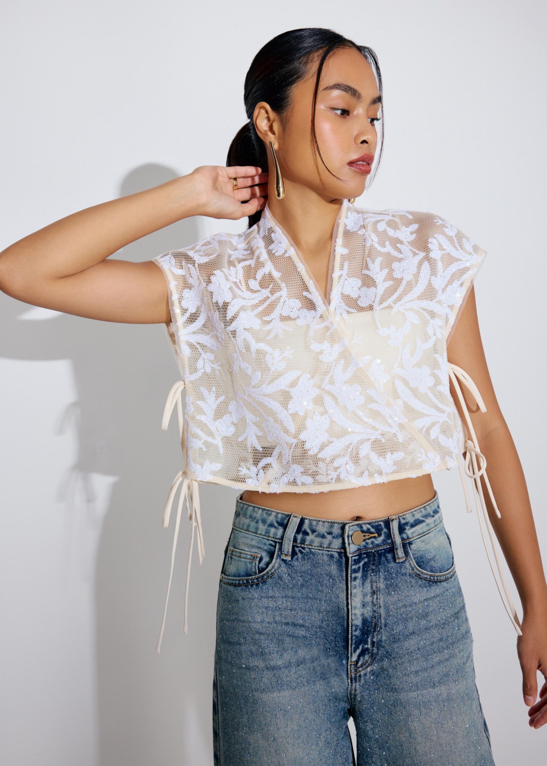 Relaxed Floral Sequin V-Neck Crop Top - Image 2
