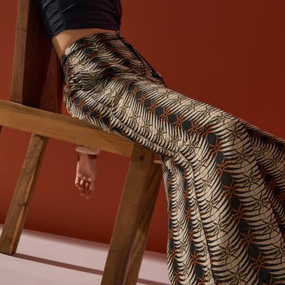 Detachable Sash Straight Leg Ankle Length Pants in Oasis Flow