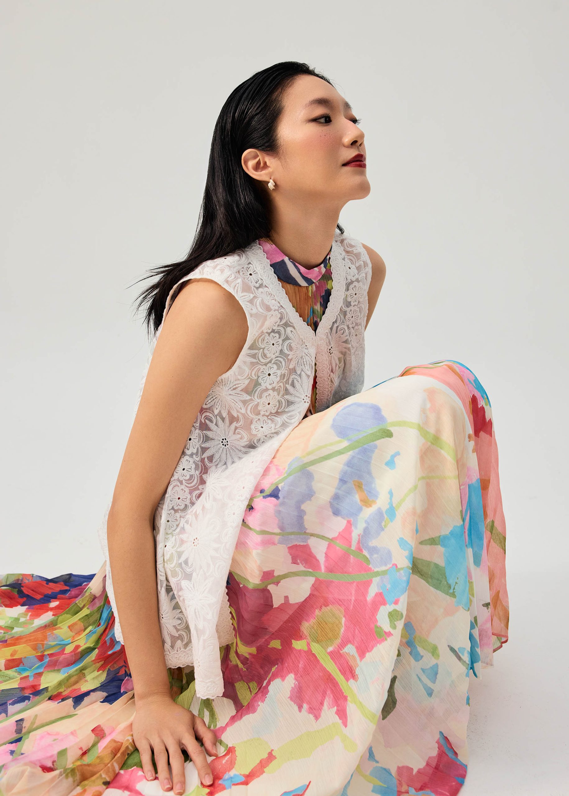 Georgette Pleated Mock Neck Trapeze Midaxi Dress in Vivid Blooms - Image 5