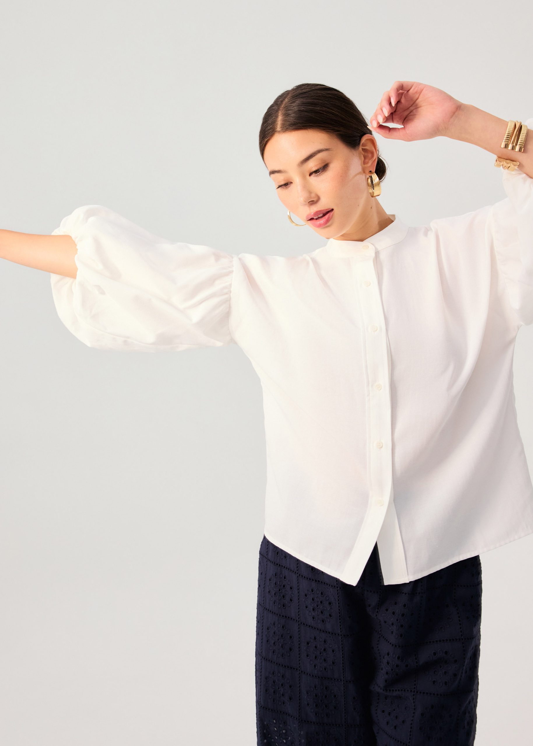 Relaxed Cotton Button Down Collared Puff Sleeve Top - Image 8