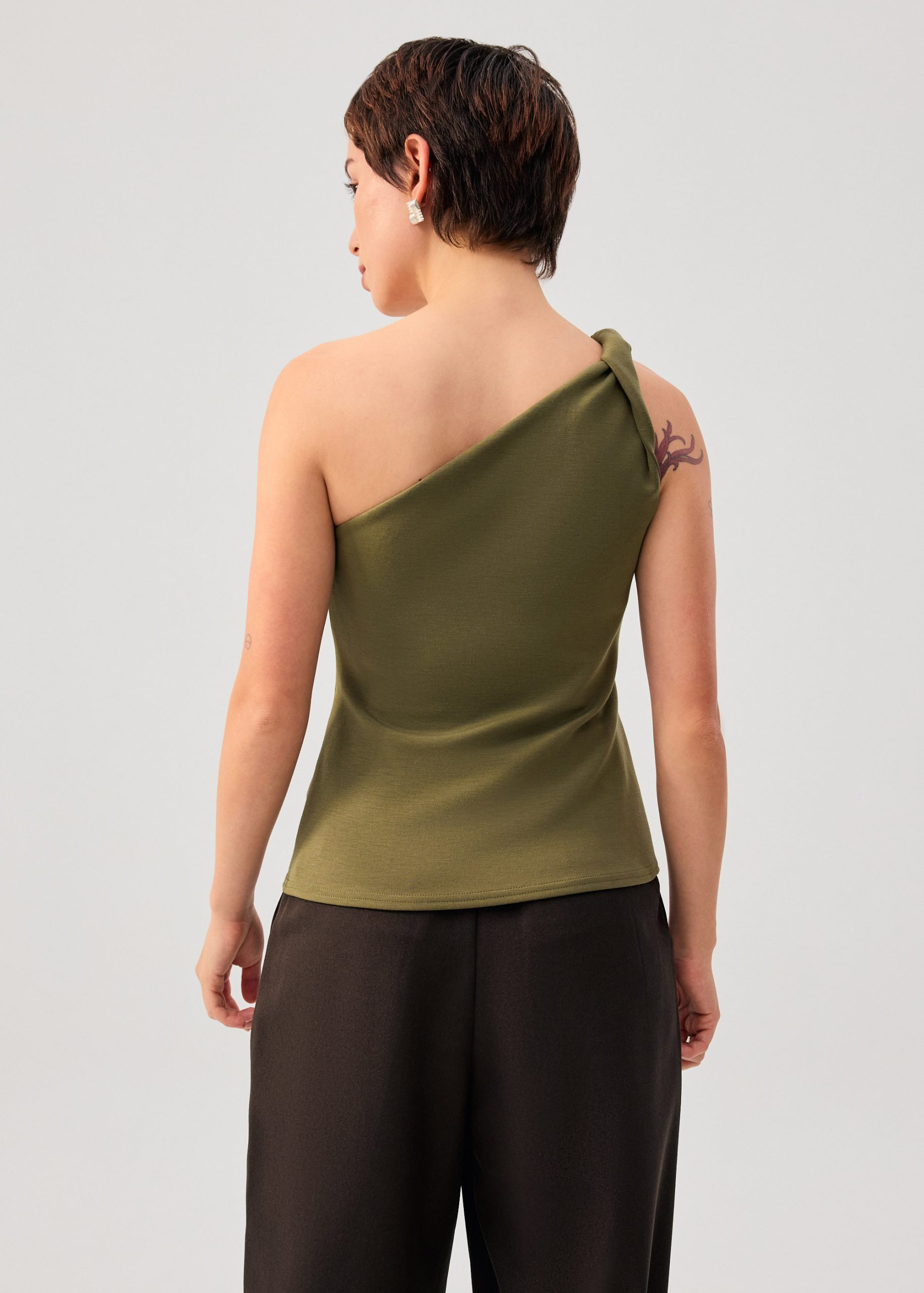 Tencel Shoulder Twist Toga Fitted Top - Image 11