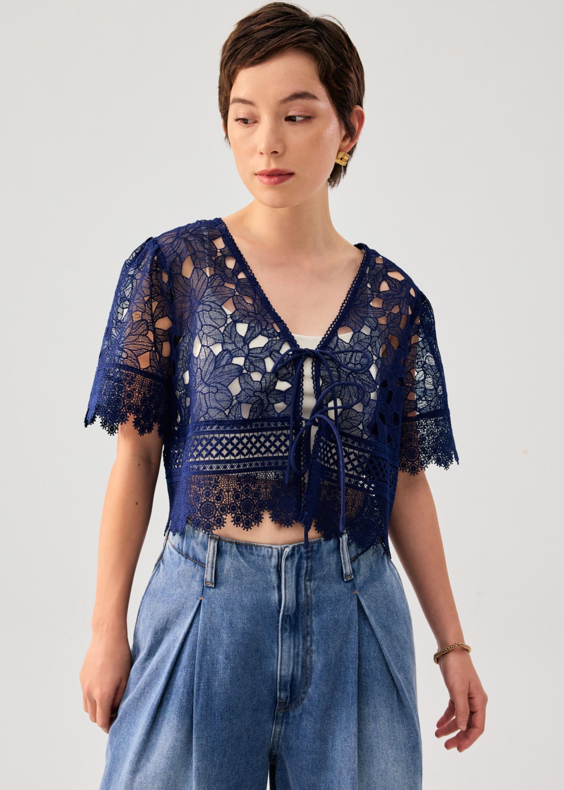 Floral Lace Ribbon Tie V-neck Shell Top
