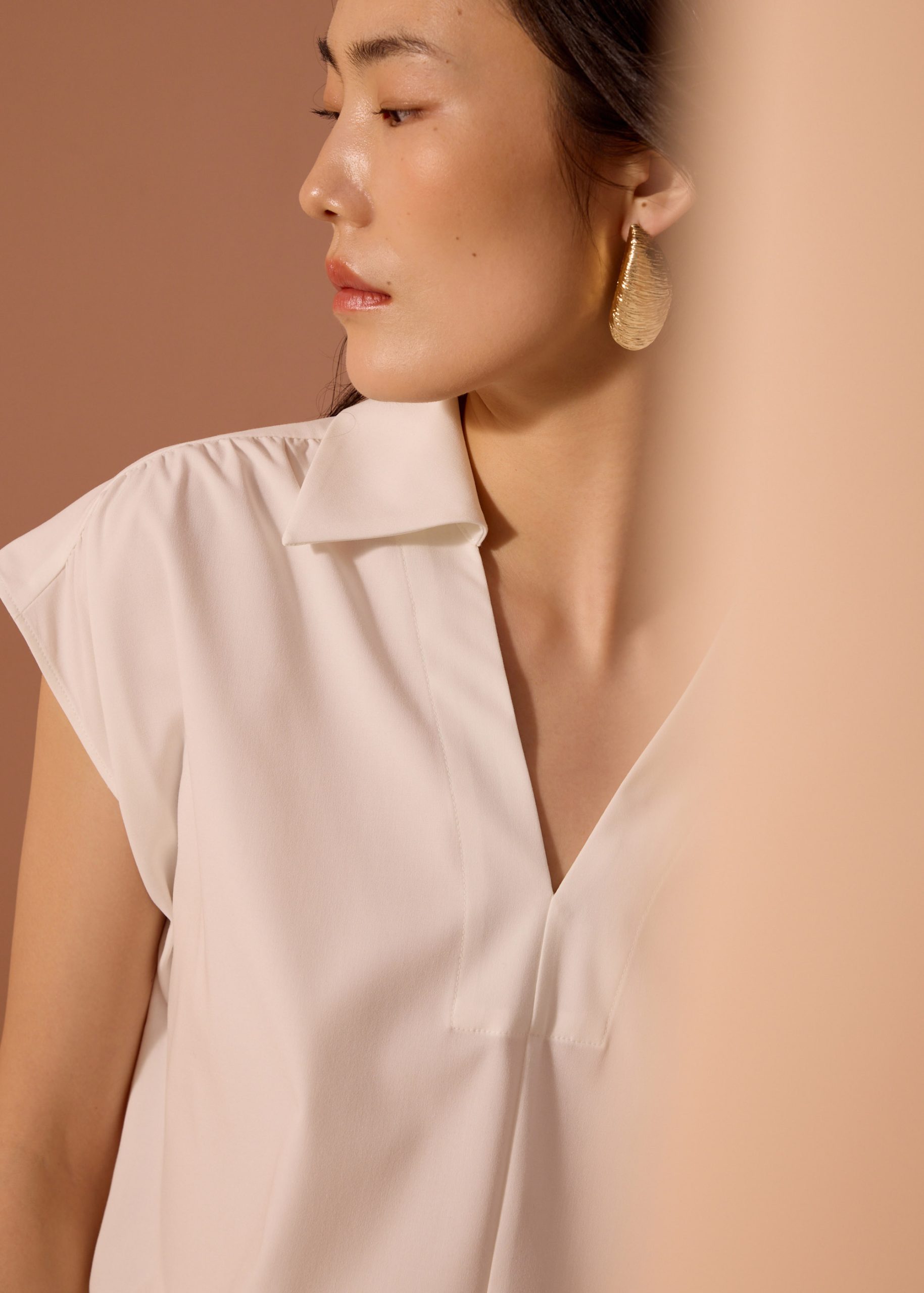 Dana Relaxed V-neck Shirt - Image 6