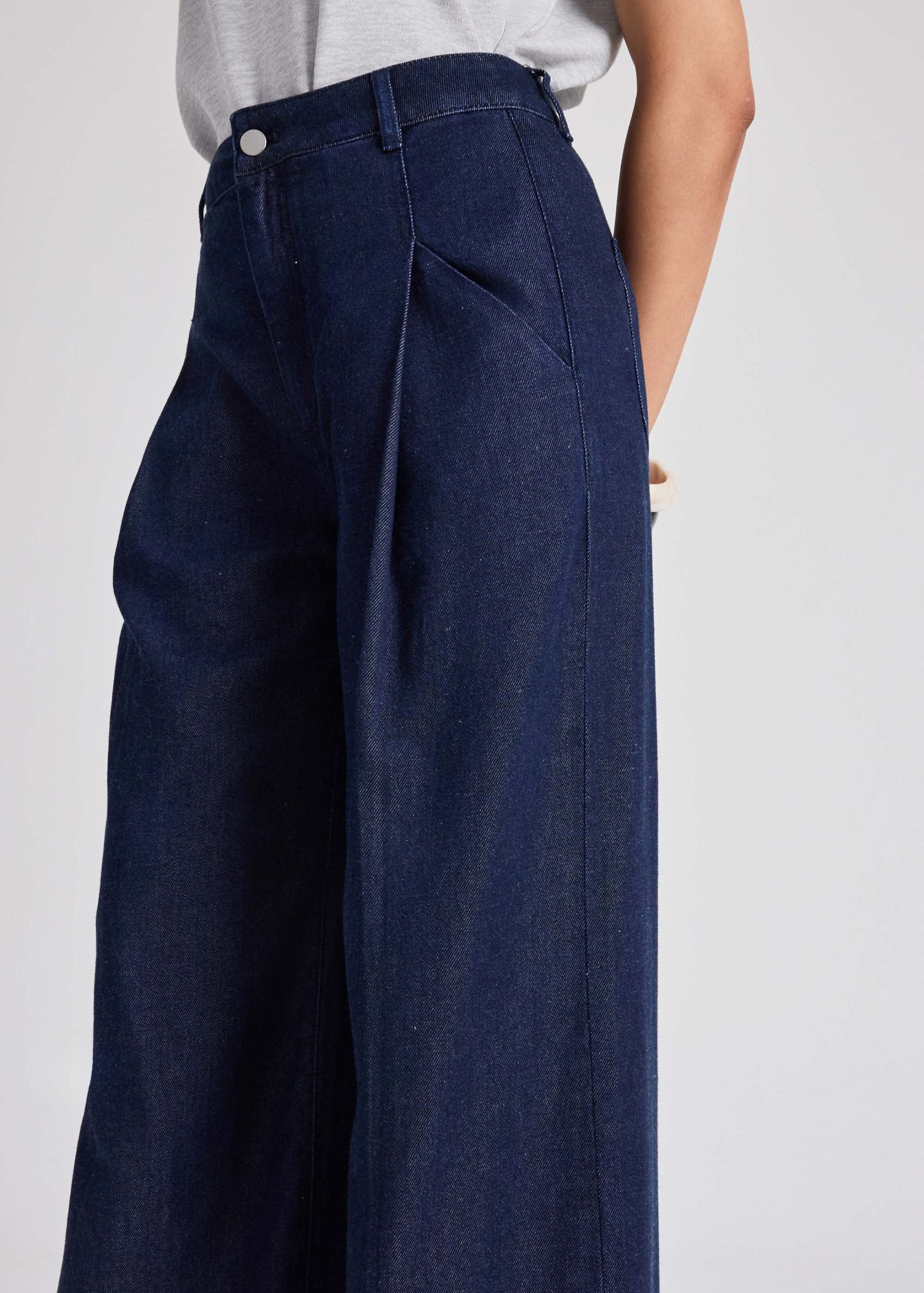 Pleated Wide Leg Jeans - Image 6