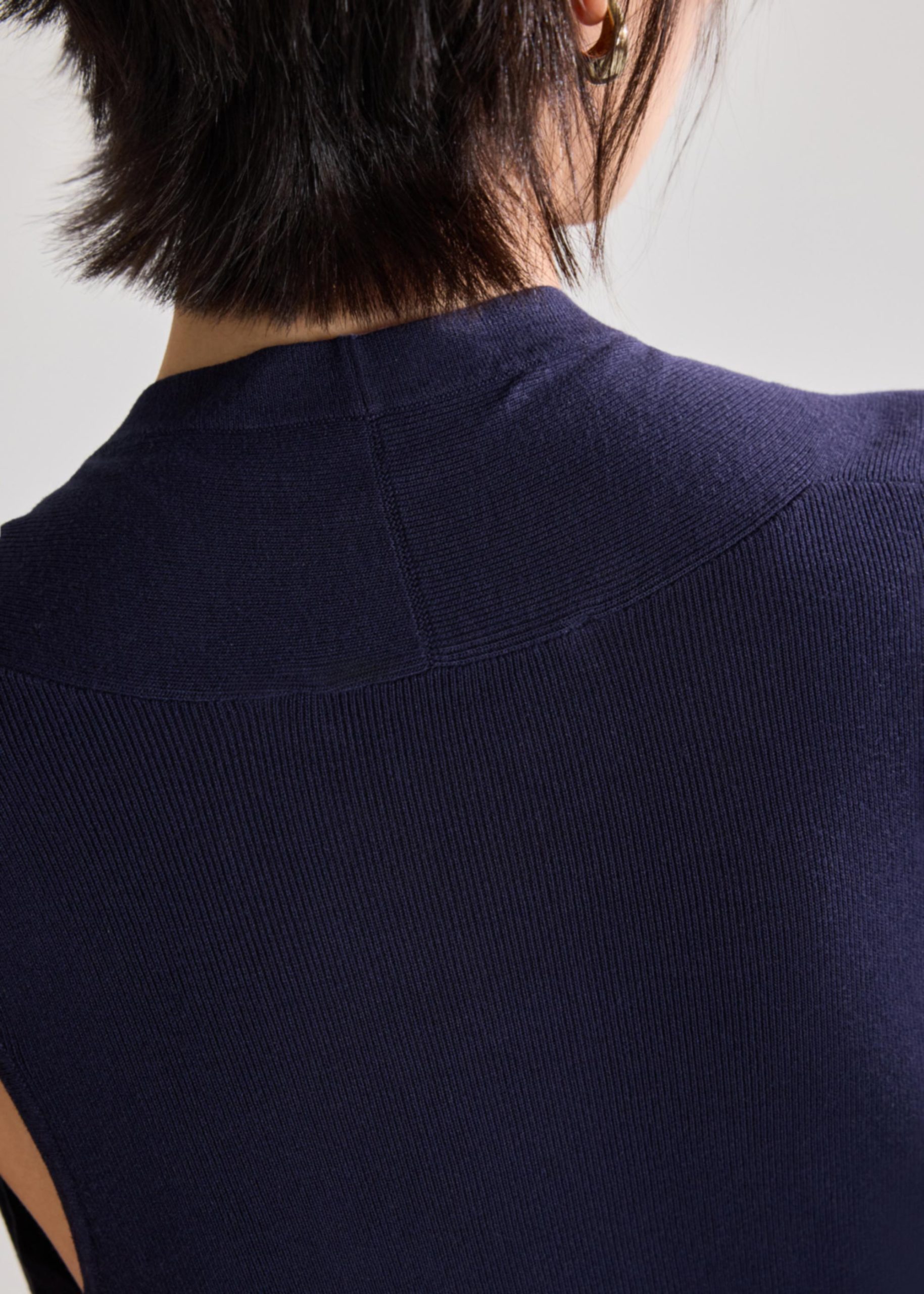 Chuan Soft Knit Long Vest - Image 7