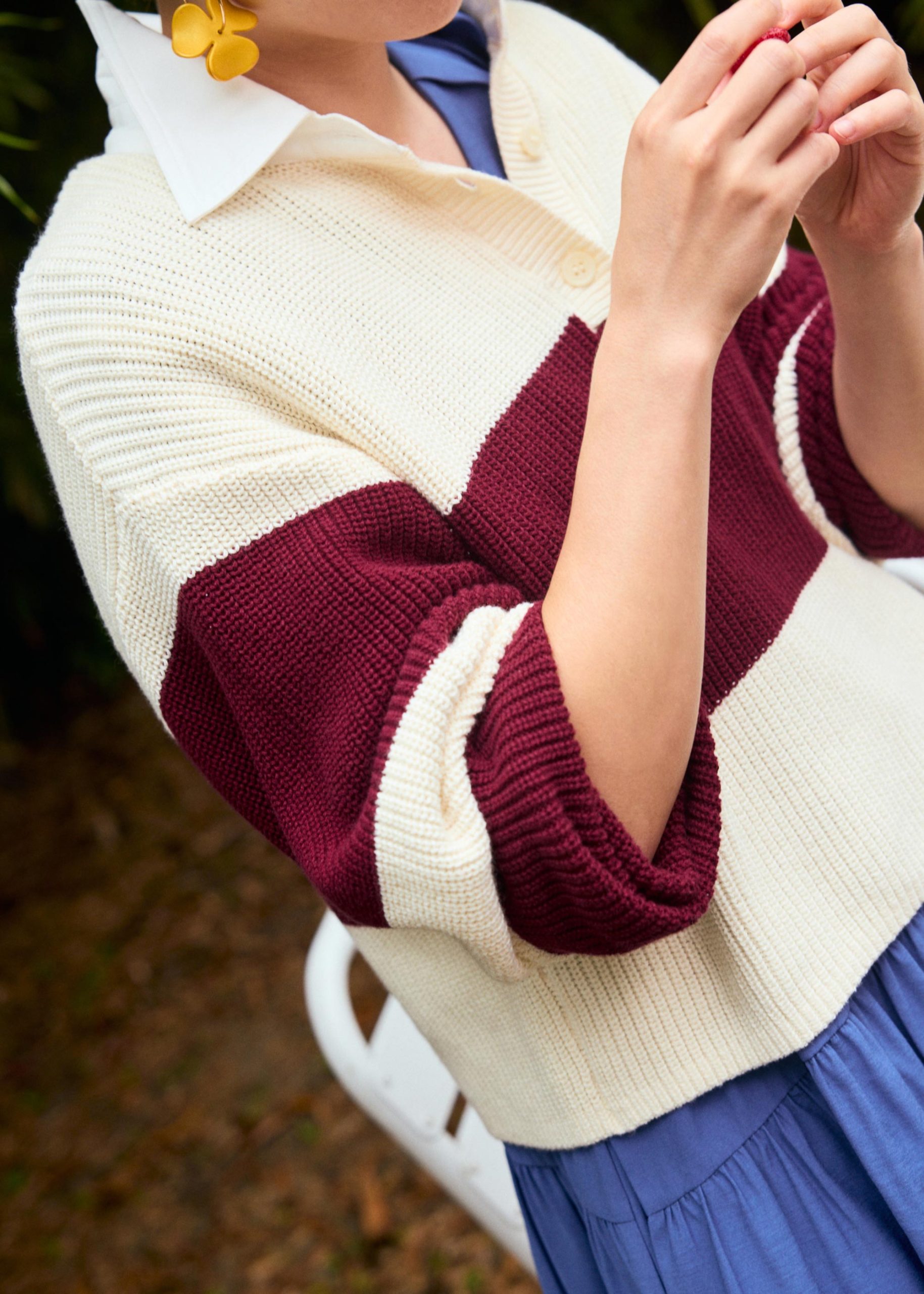 Oversized Knit Collared Crop Sweater - Image 3