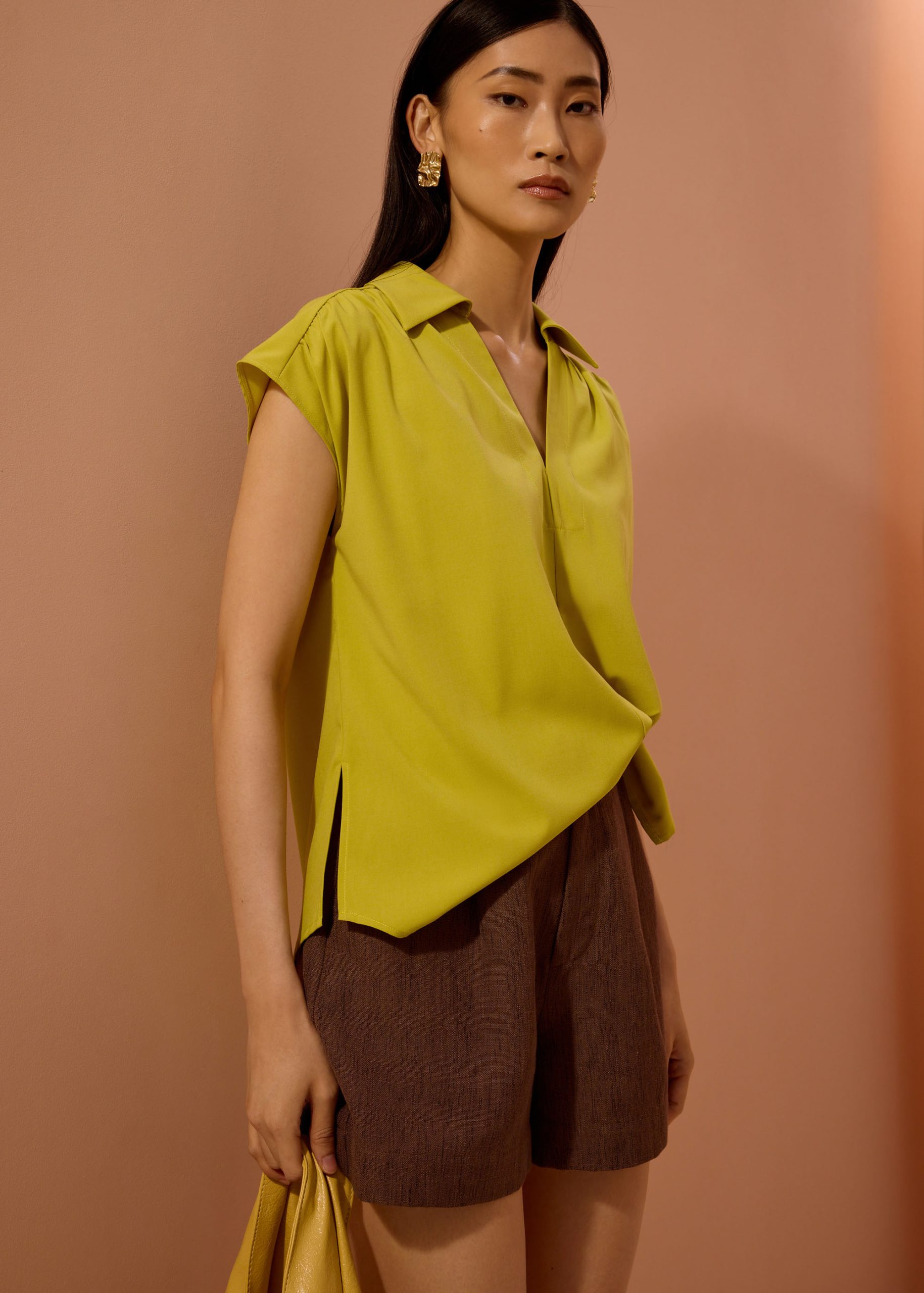 Dana Relaxed V-neck Shirt - Image 17