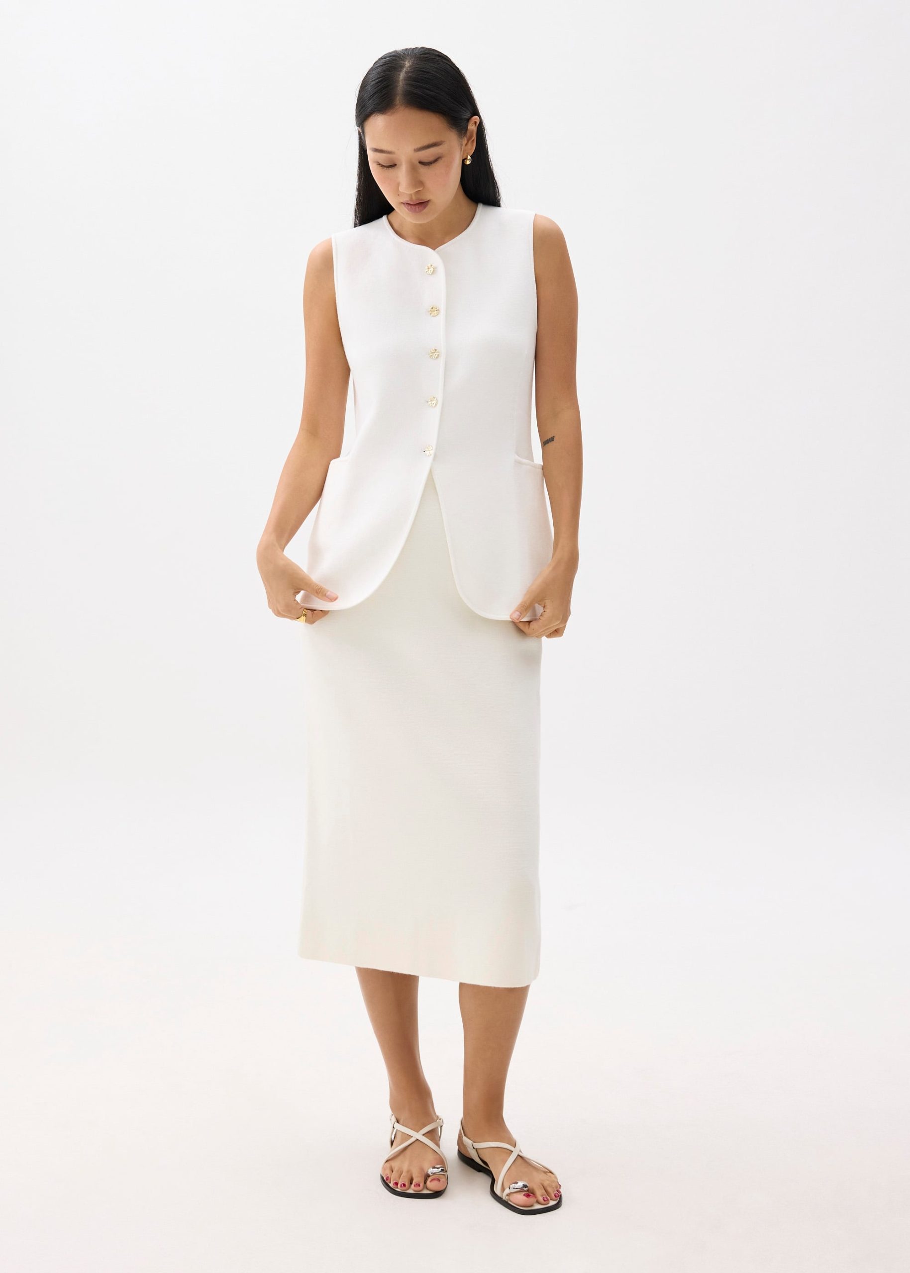 Yui Tailored Long Knit Vest - Image 15