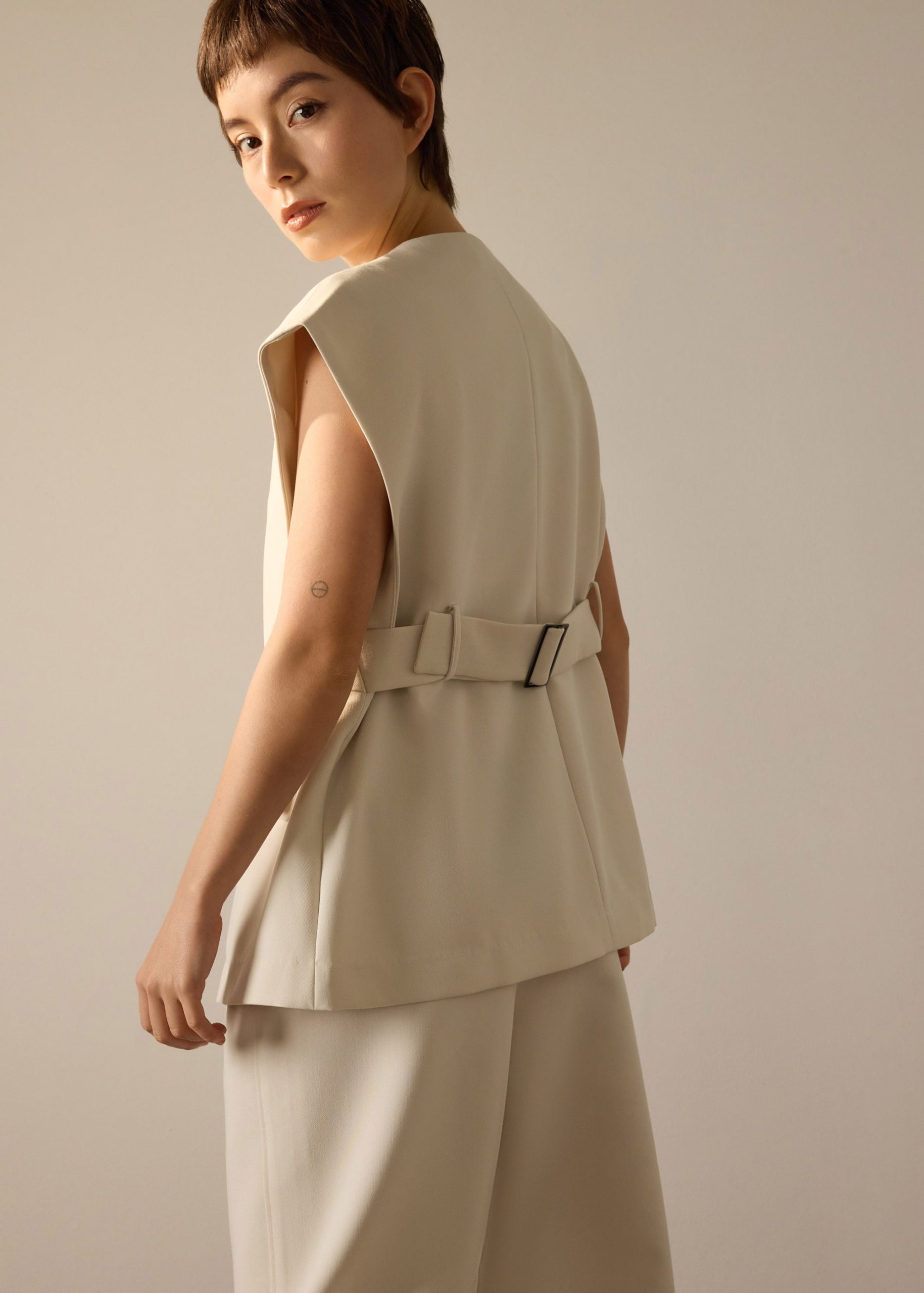 Riyo Twill Round Neck Boxy Vest - Image 13