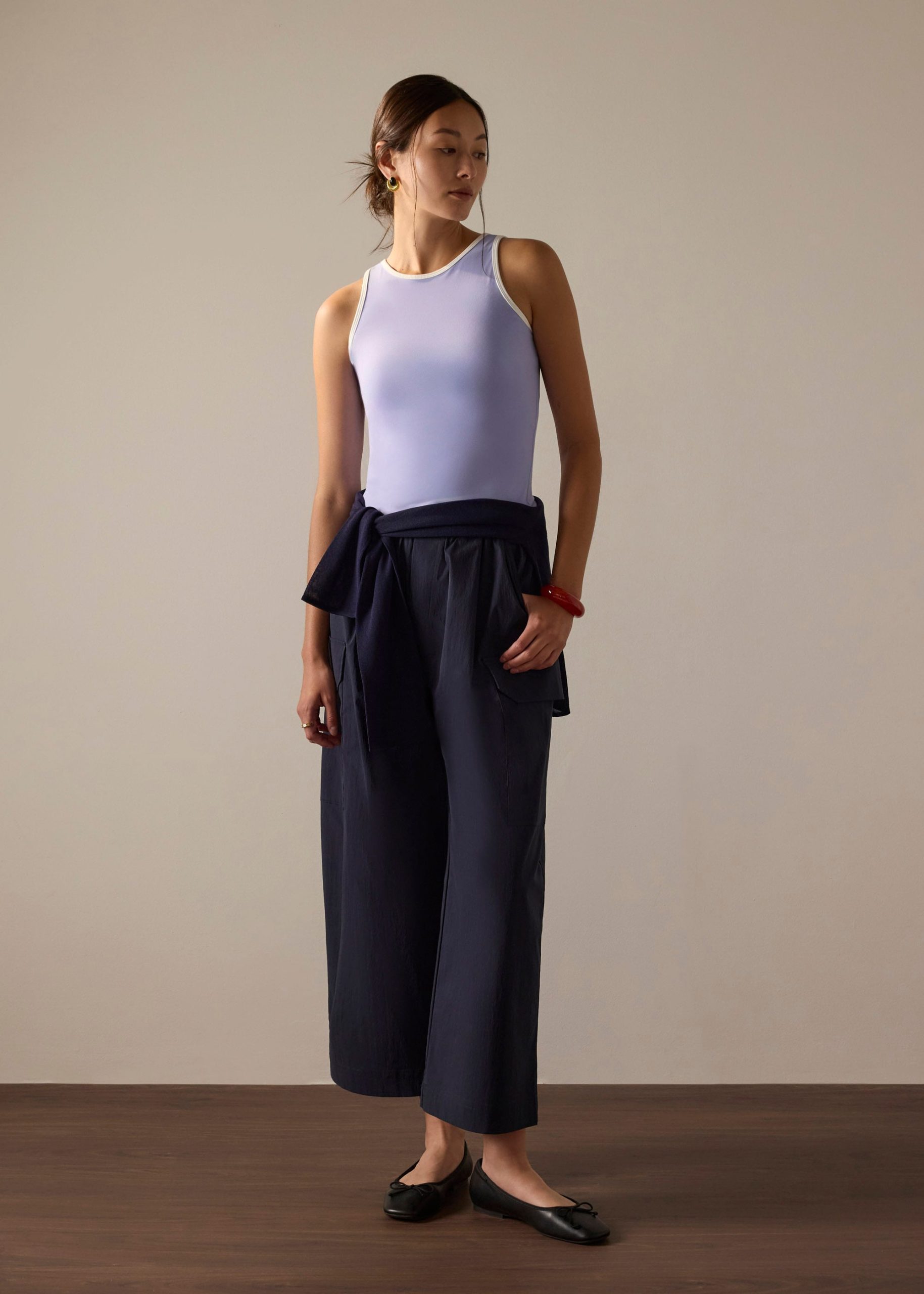 BraFree by LB Multi-way Contrast Piping Jersey Fitted Top - Image 8