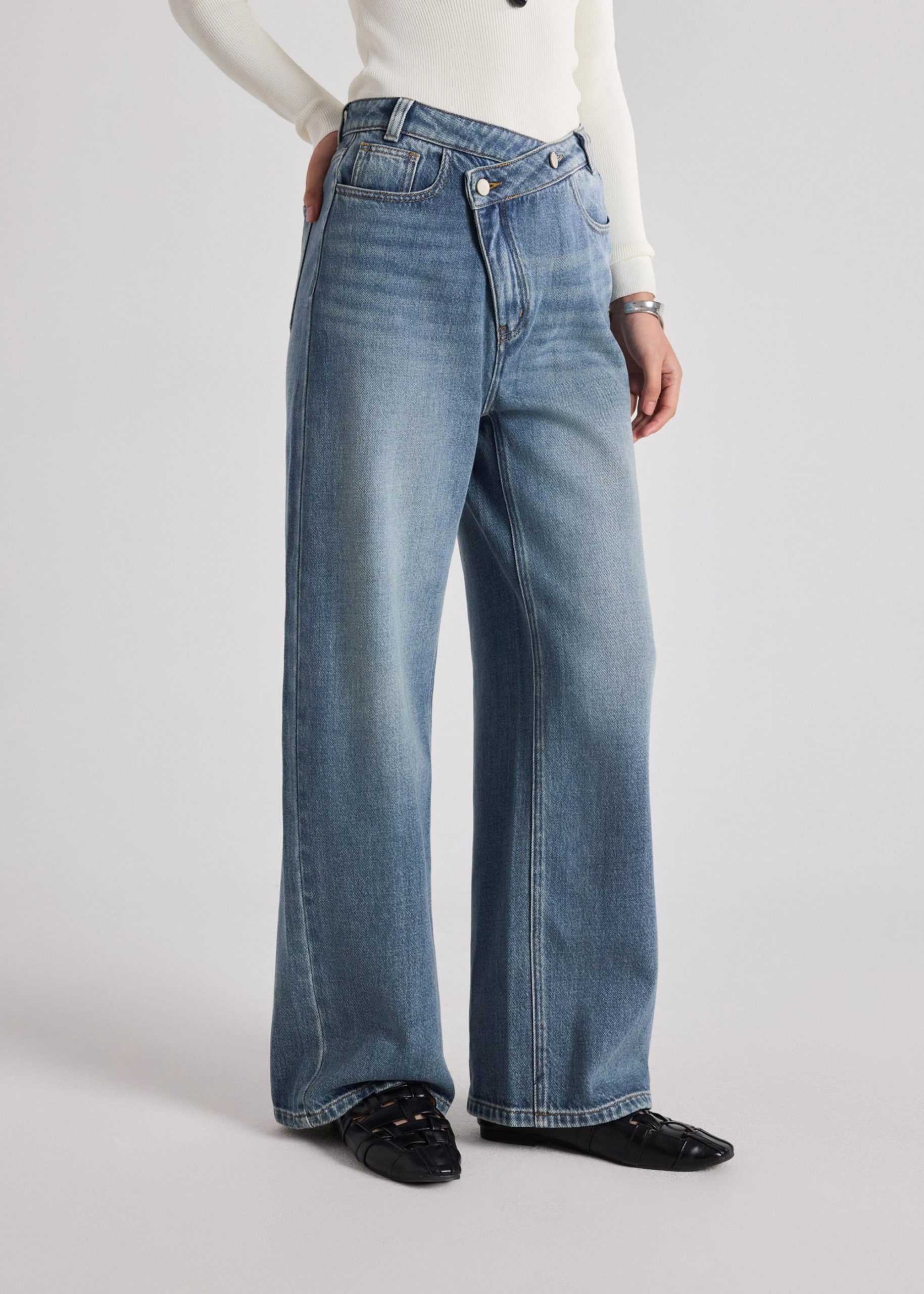 Leggy??Cross Over Jeans - Image 3