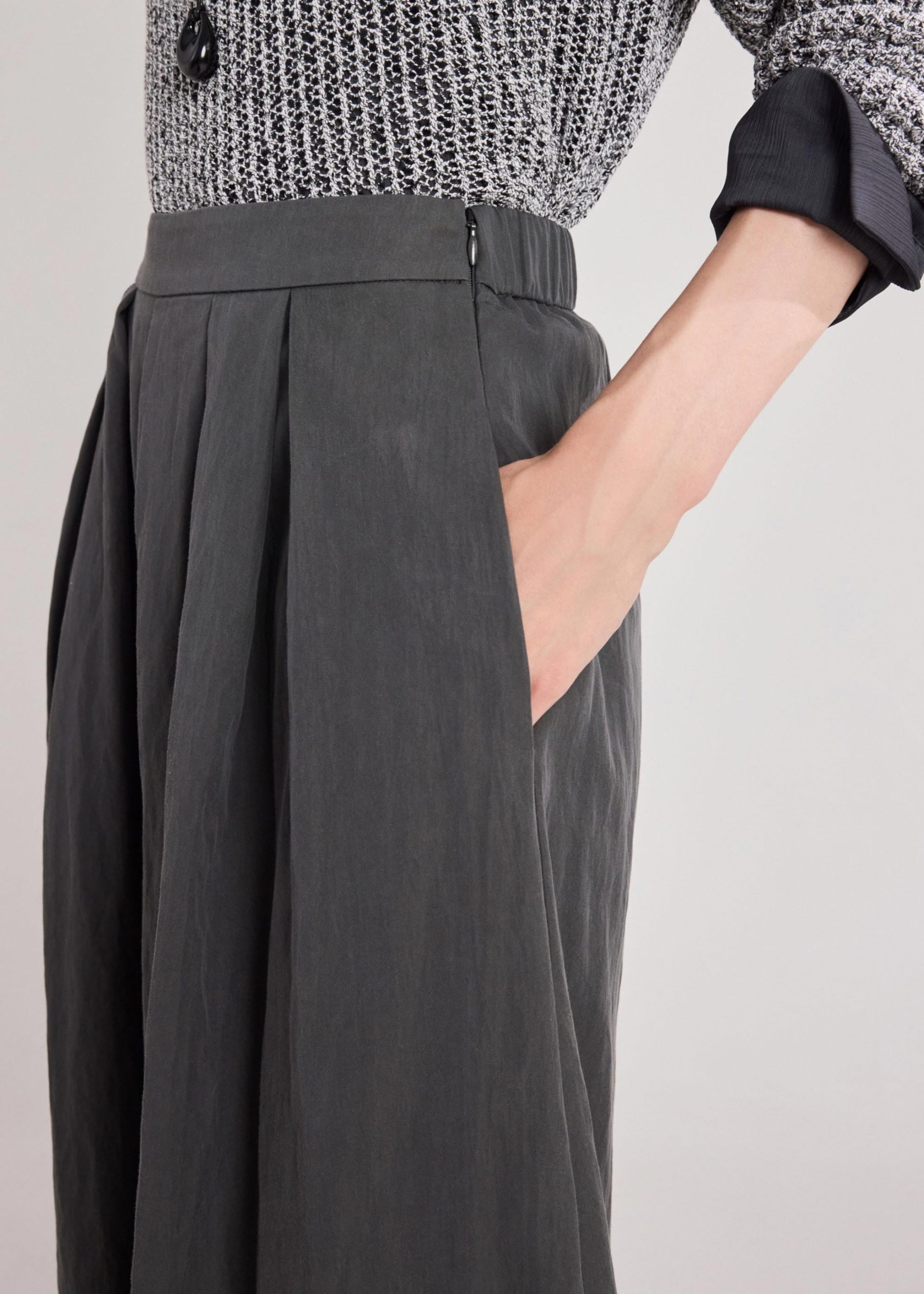 Lyocell Pleated Pants - Image 7