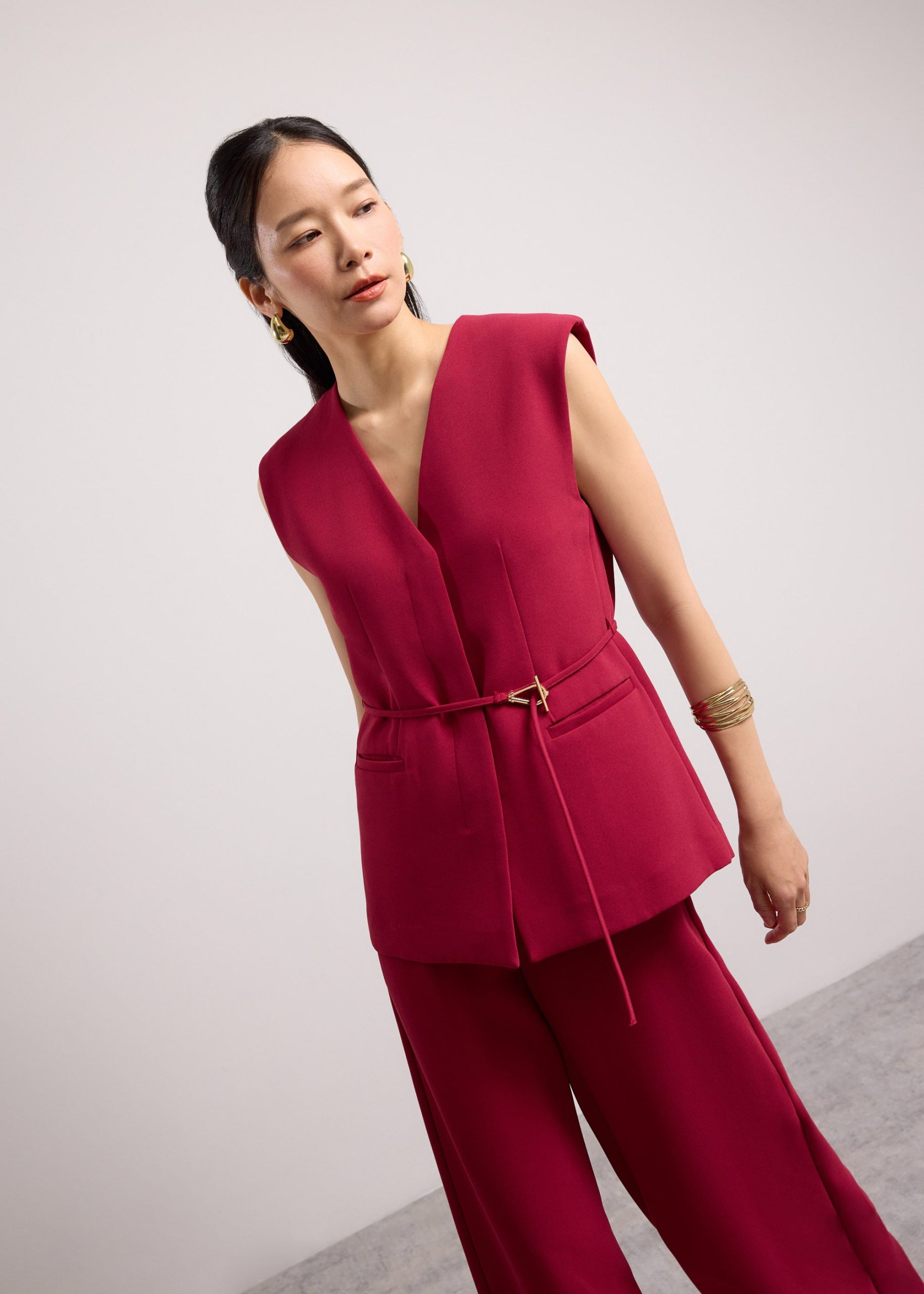 Ji-woo Relaxed Belted Shoulder Padded Crepe Longline Vest - Image 13