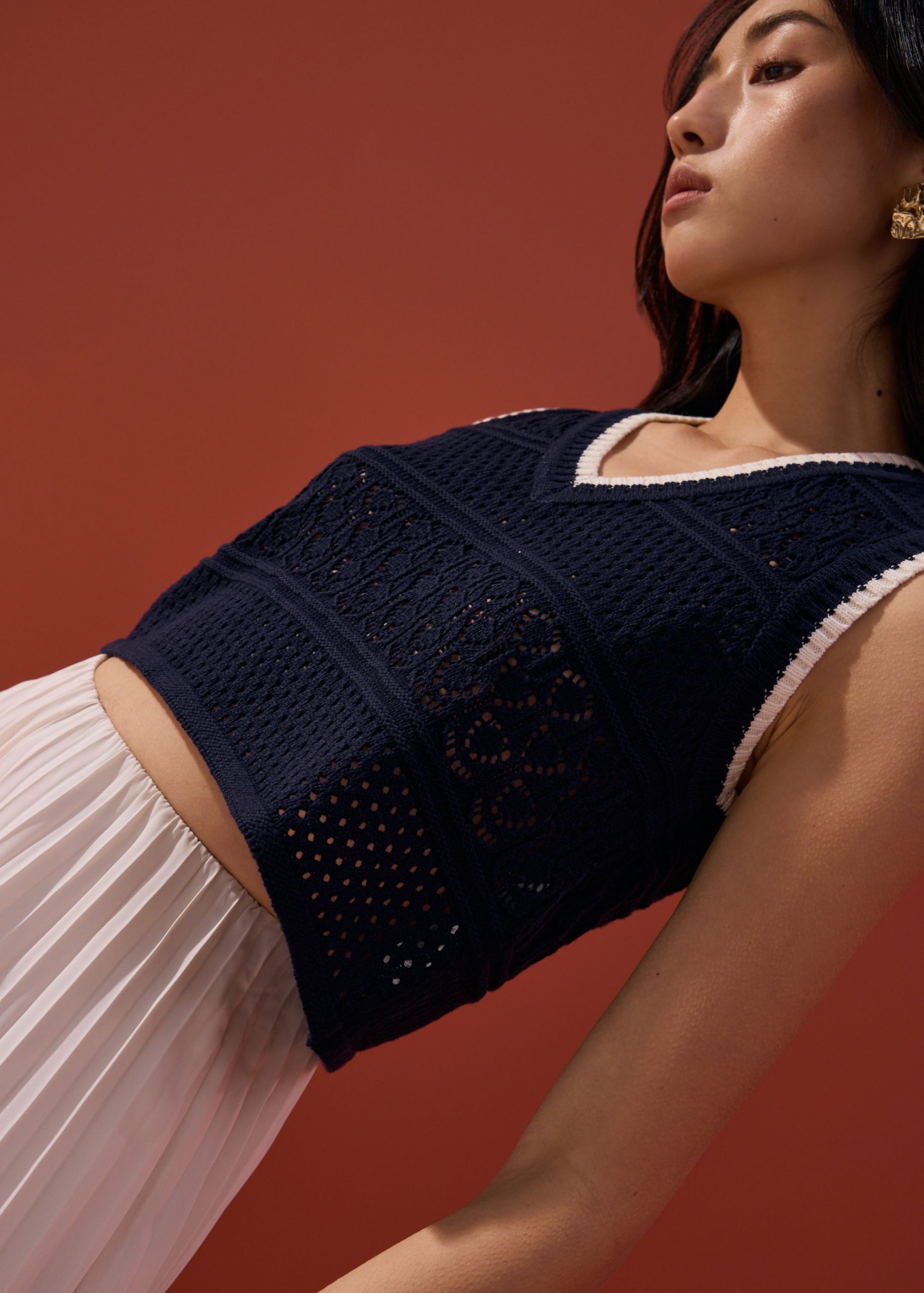 Pointelle Contrast Knit V-neck Crop Shell Top - Image 7