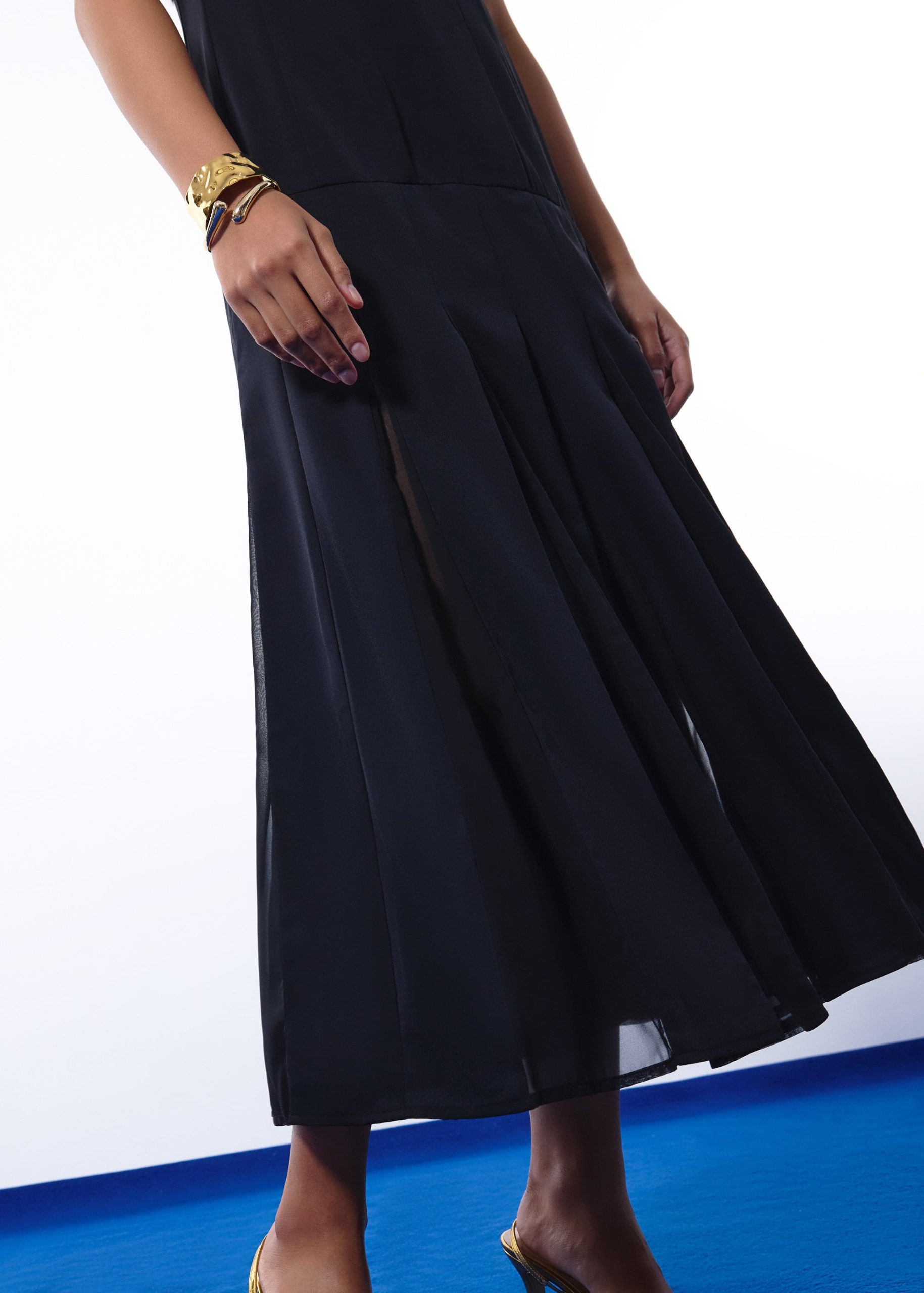 Round Neck Kick Flare Midaxi Dress - Image 4