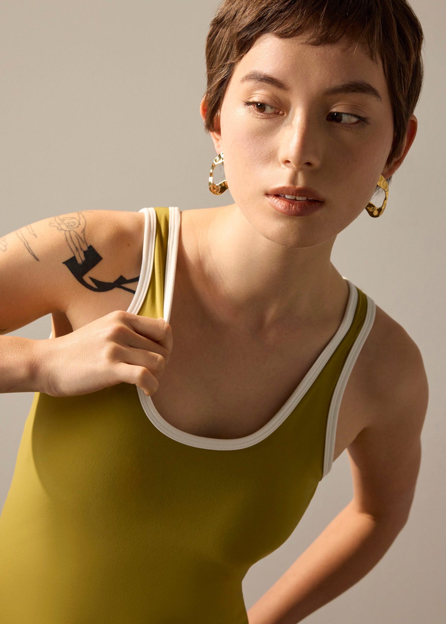 BraFree by LB Multi-way Contrast Piping Jersey Fitted Top - Image 16