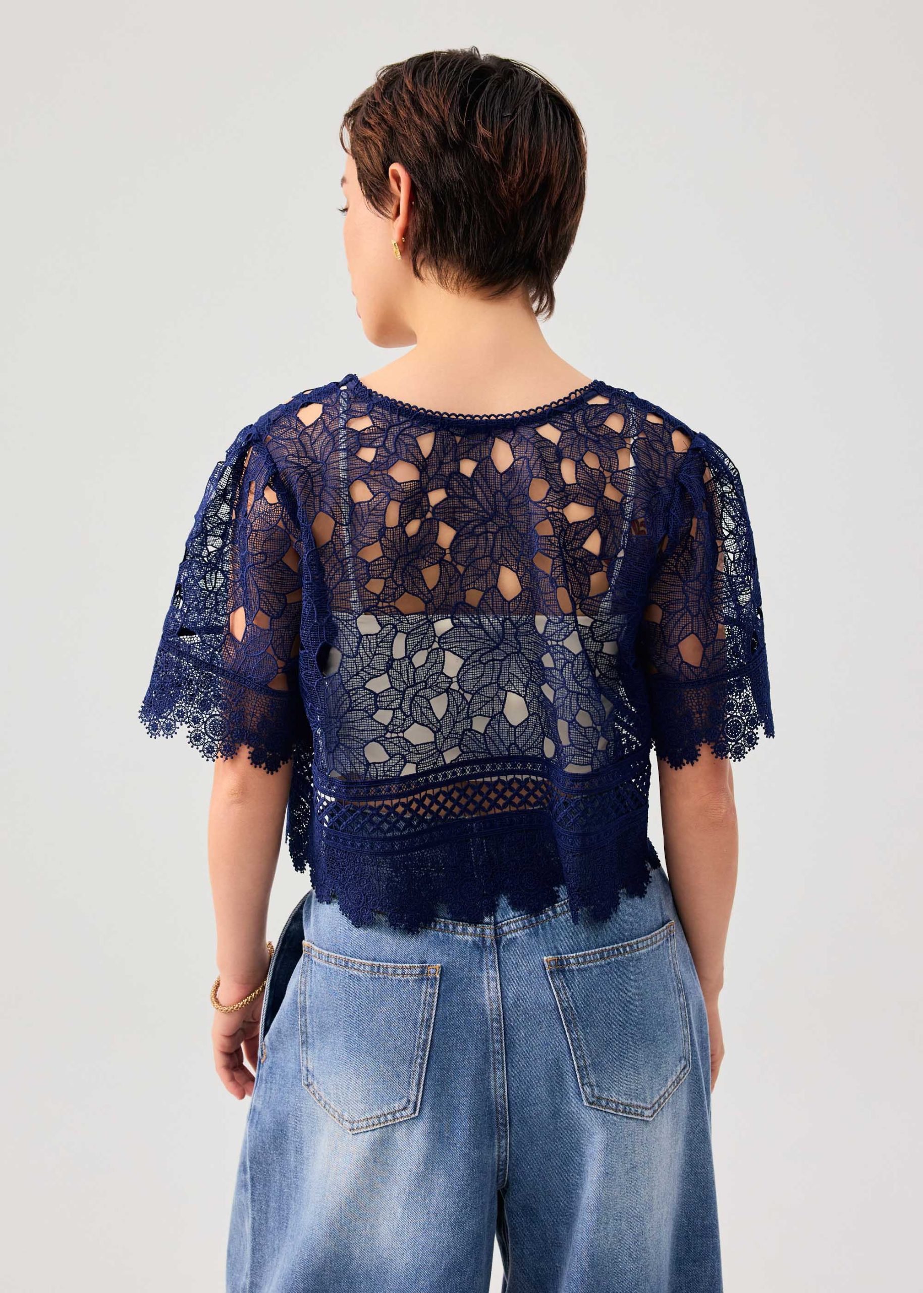 Floral Lace Ribbon Tie V-neck Shell Top - Image 15