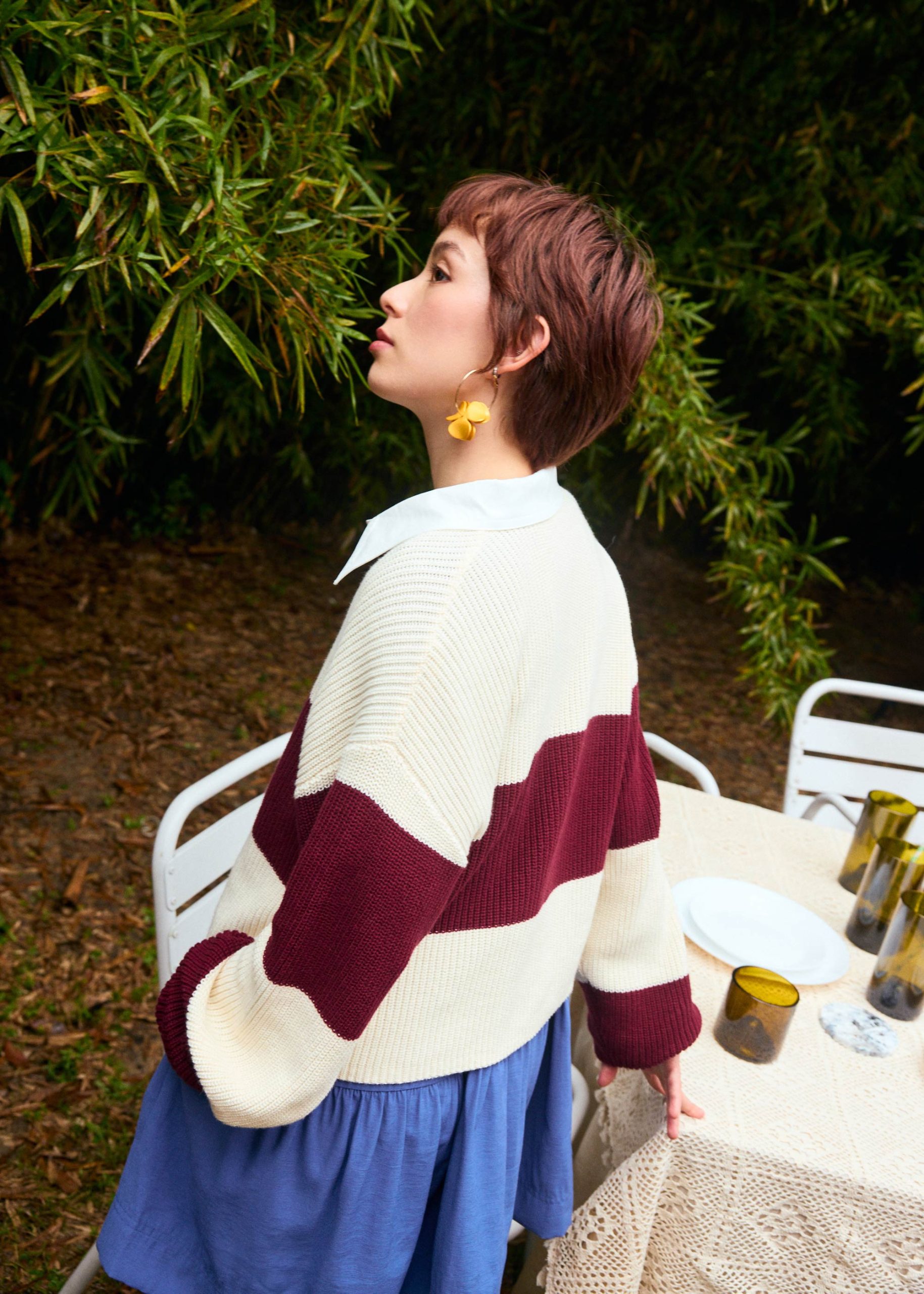 Oversized Knit Collared Crop Sweater - Image 7
