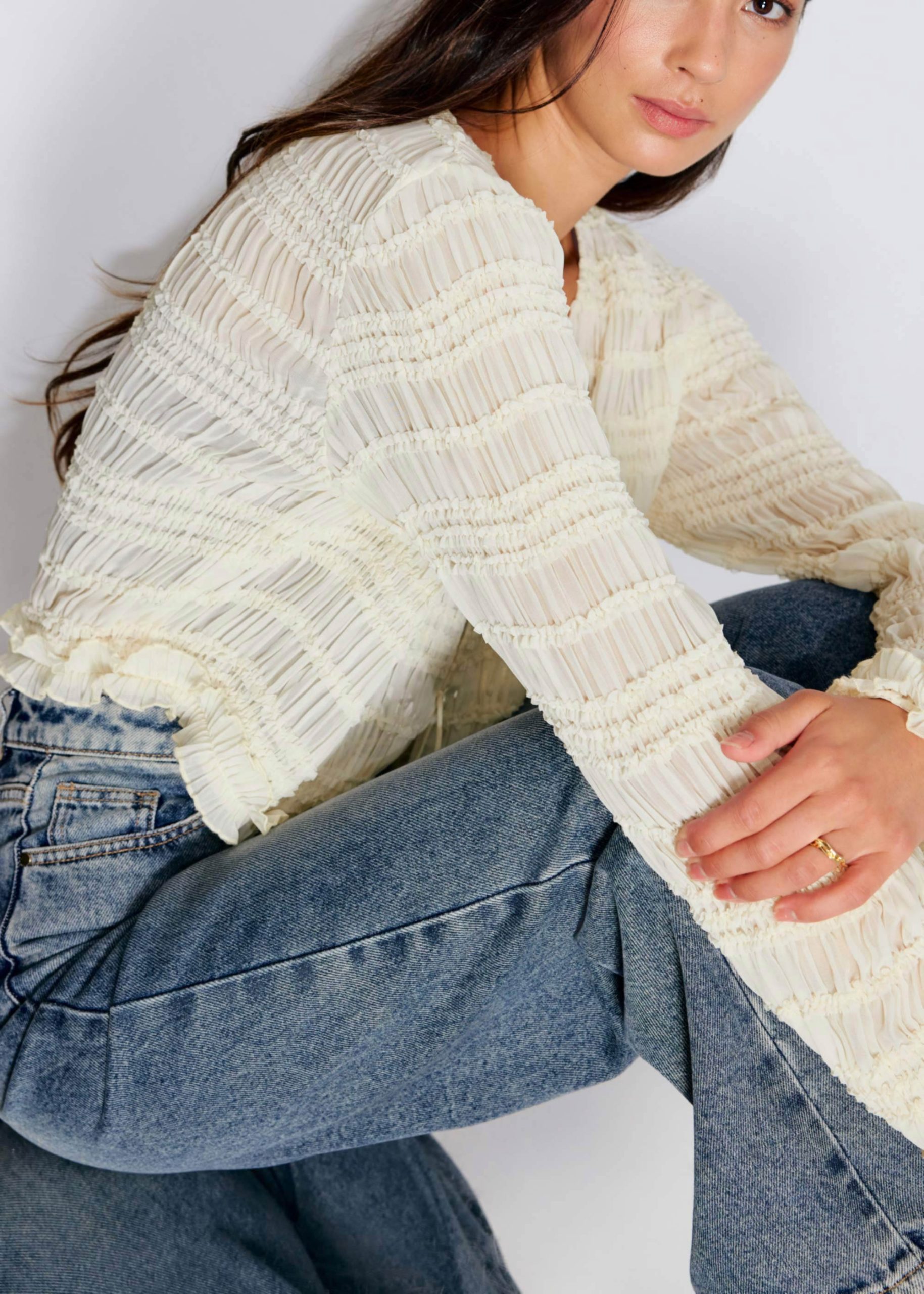 Crinkled Round Neck Crop Cardigan - Image 11