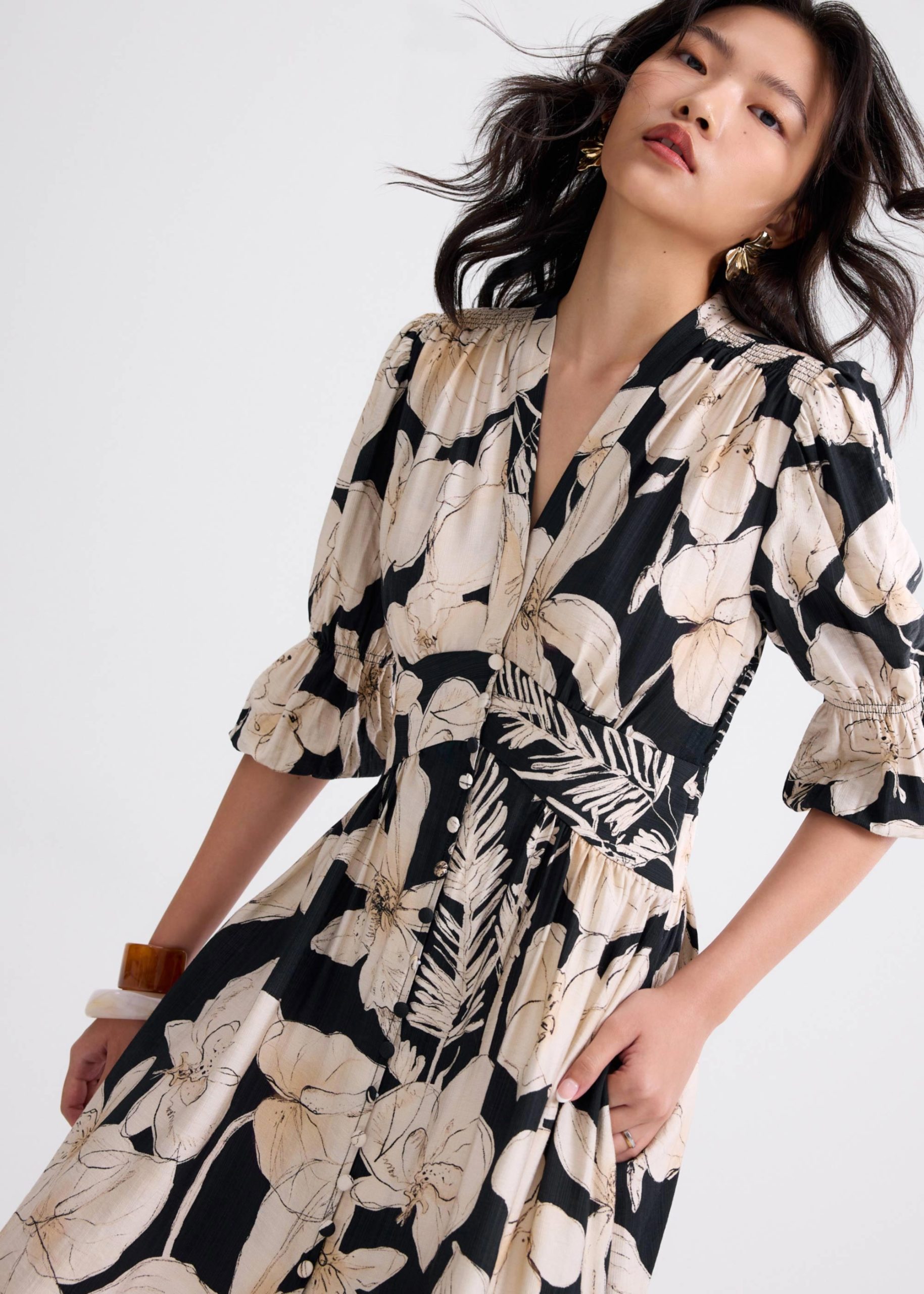 V-neck Puff Sleeve Fit & Flare Midaxi Dress in Garden City Blooms - Image 7