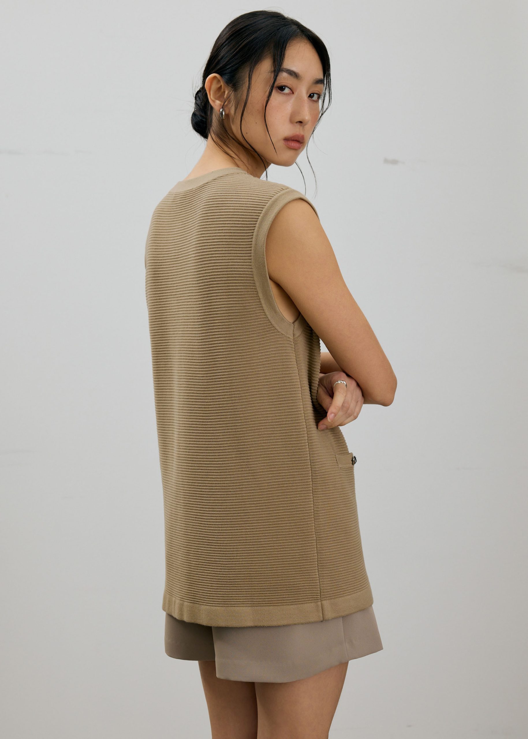 Yun Boxy Knit Vest - Image 11