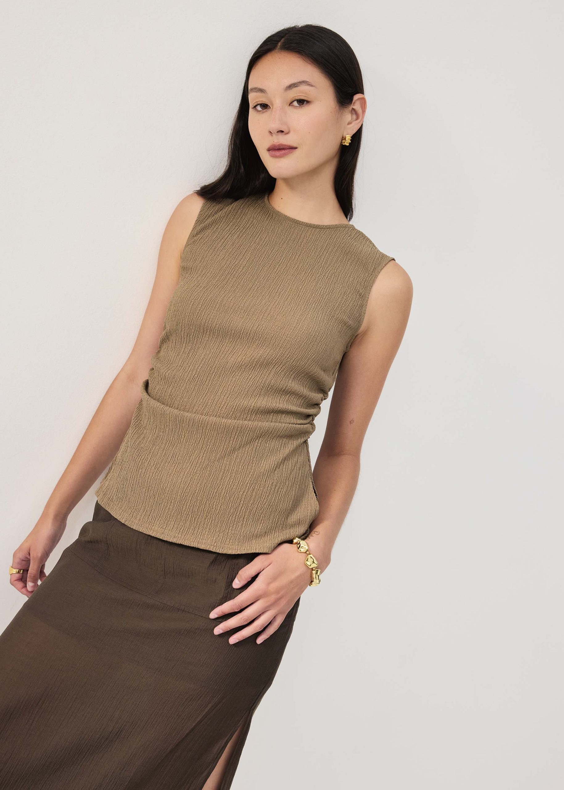 Crinkled Jersey Round Neck Fitted Tank Top - Image 9