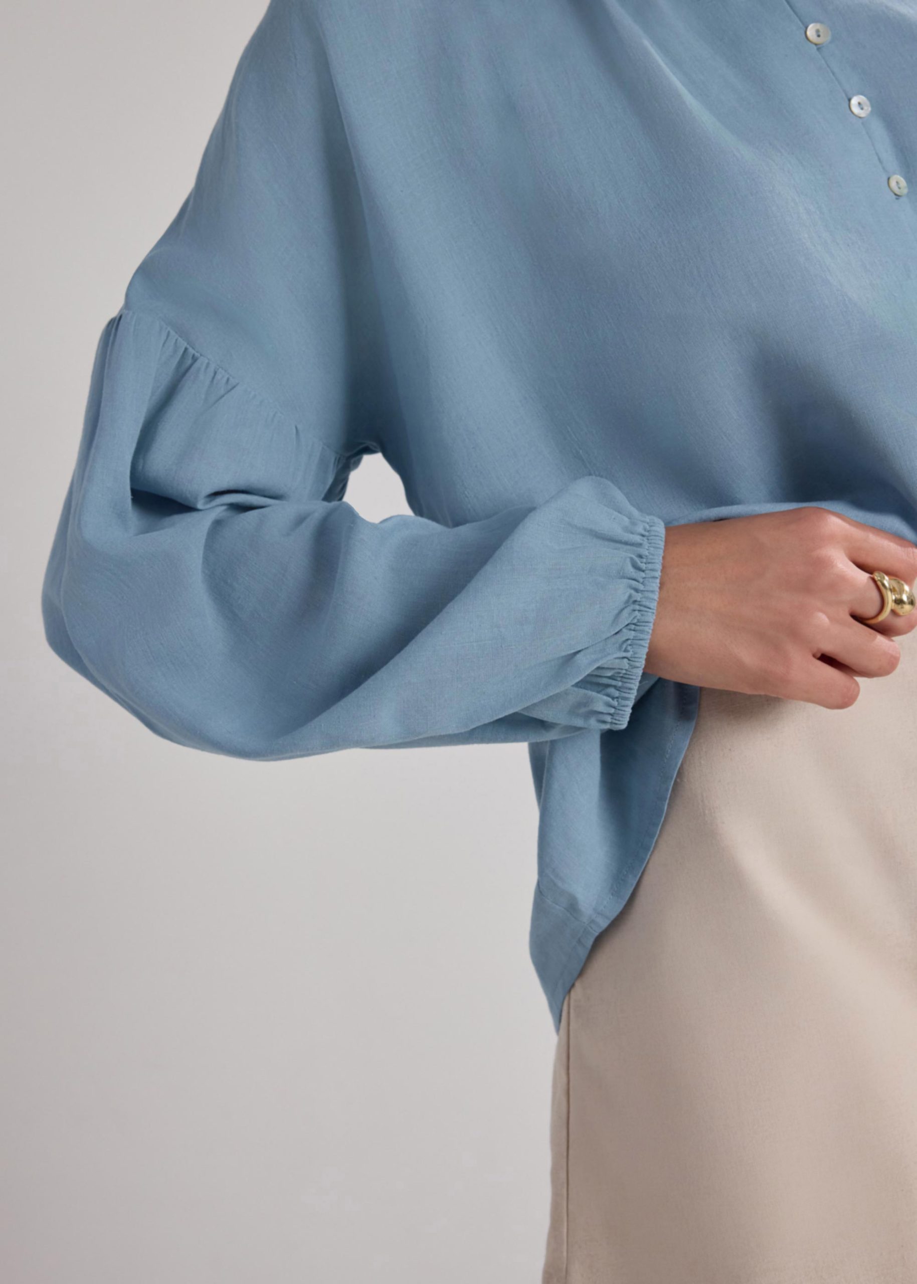 Relaxed Poet Sleeve Blouse - Image 12