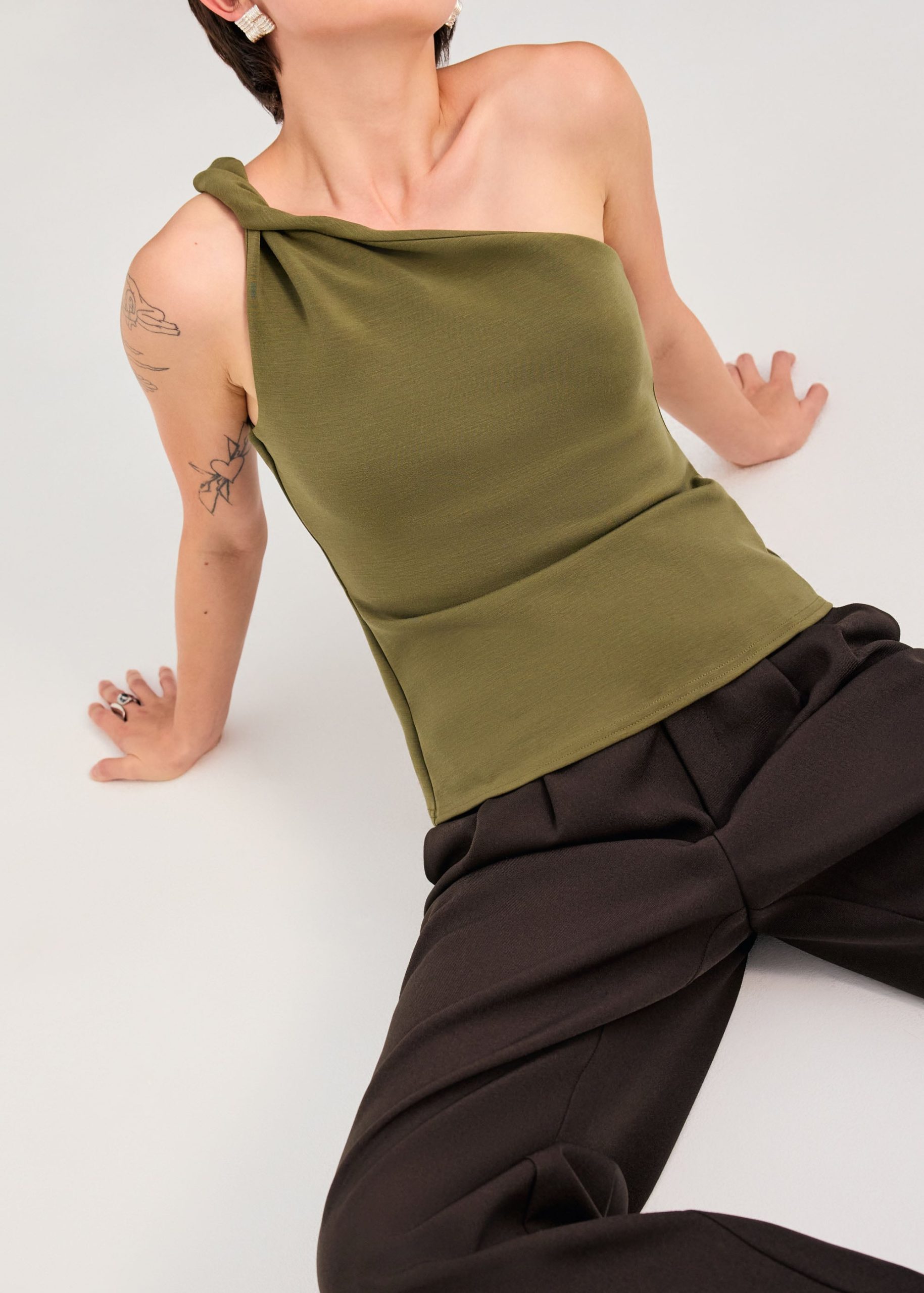 Tencel Shoulder Twist Toga Fitted Top