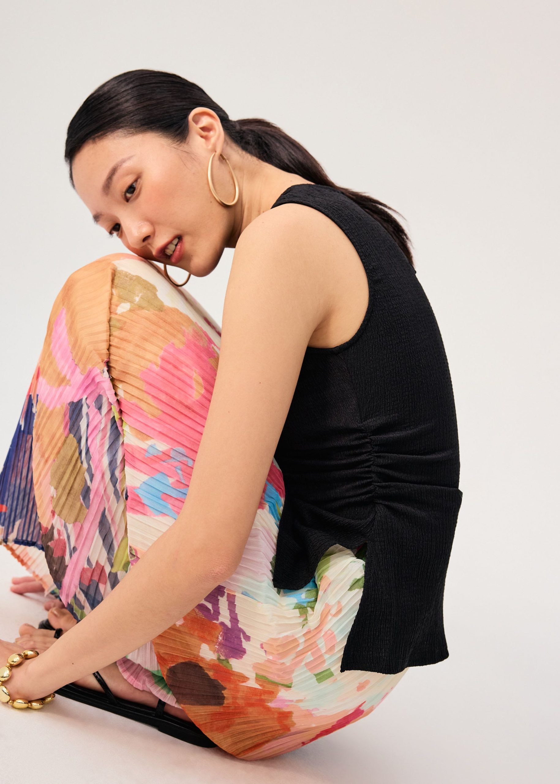 Crinkled Jersey Round Neck Fitted Tank Top - Image 17