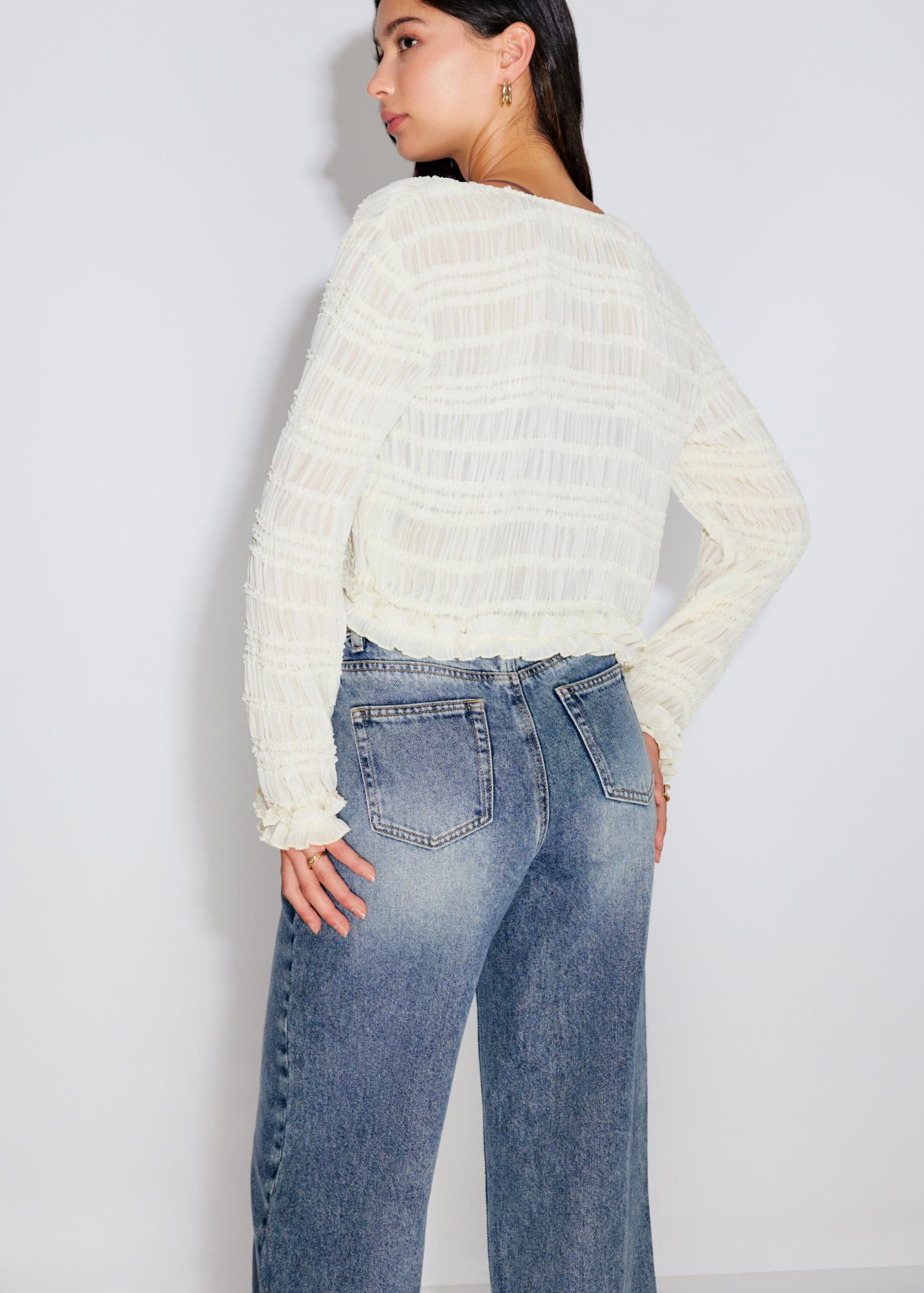 Crinkled Round Neck Crop Cardigan - Image 10