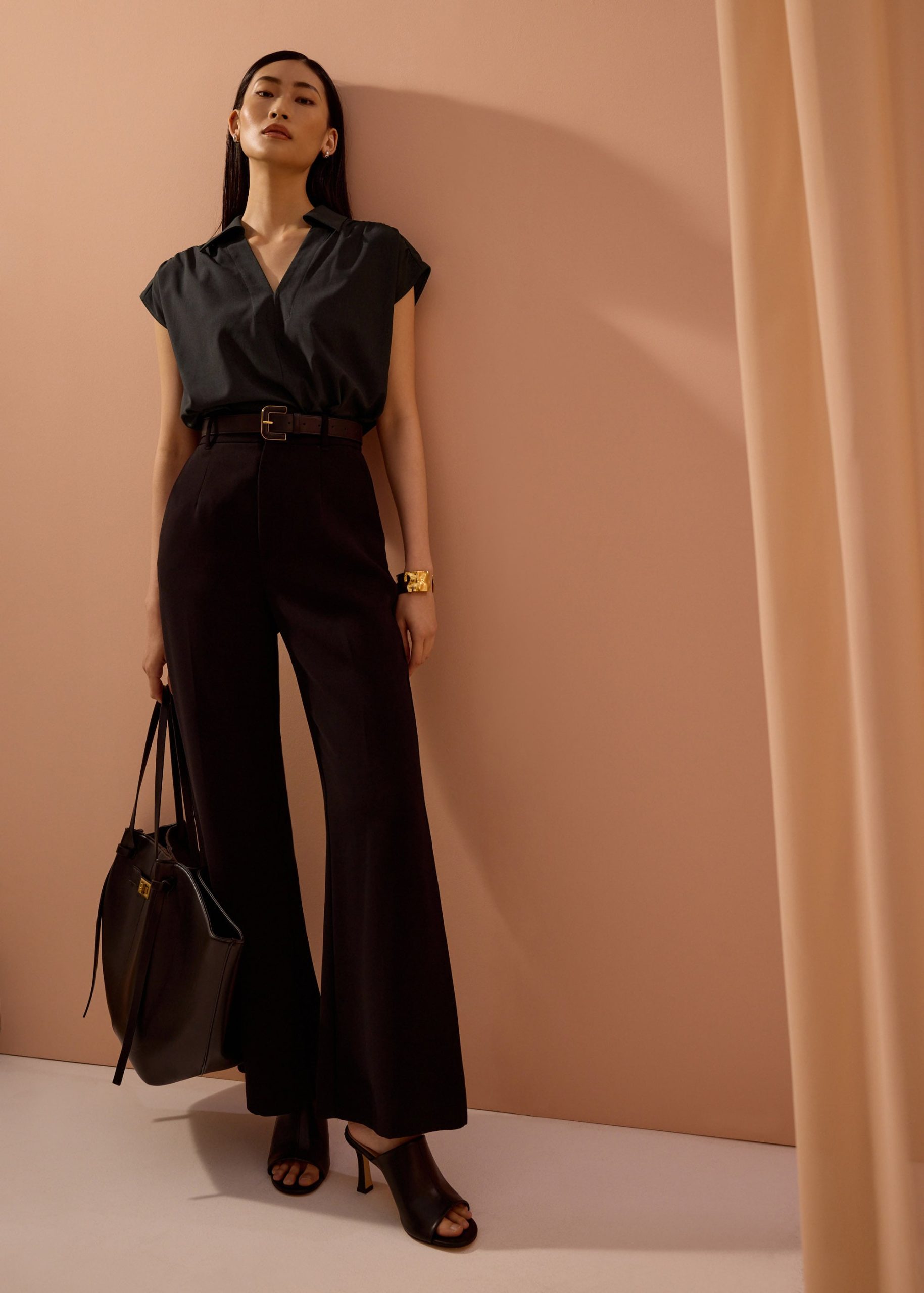 Dana Relaxed V-neck Shirt - Image 12