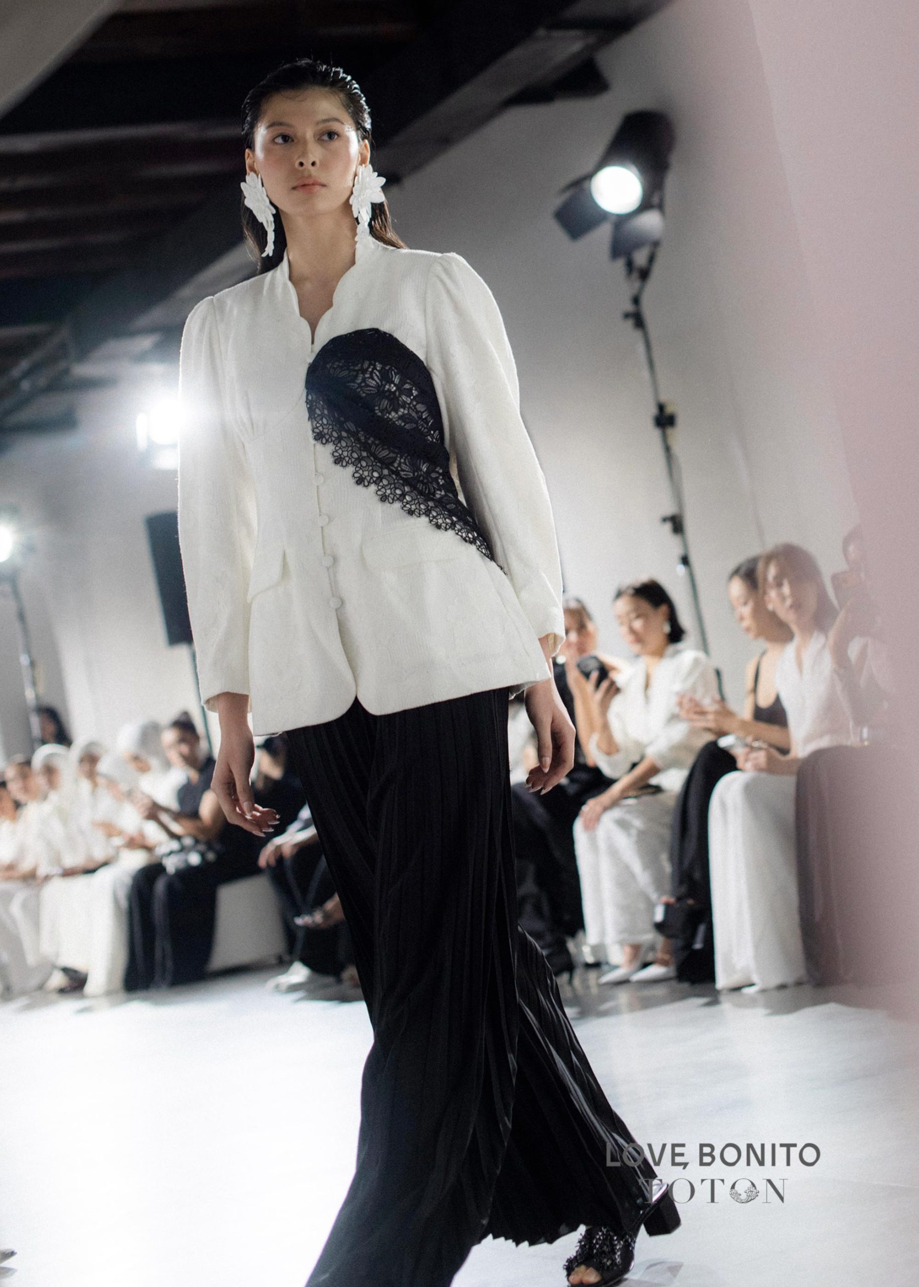 Love, Bonito x TOTON Lace Scarf With Brooch - Image 8