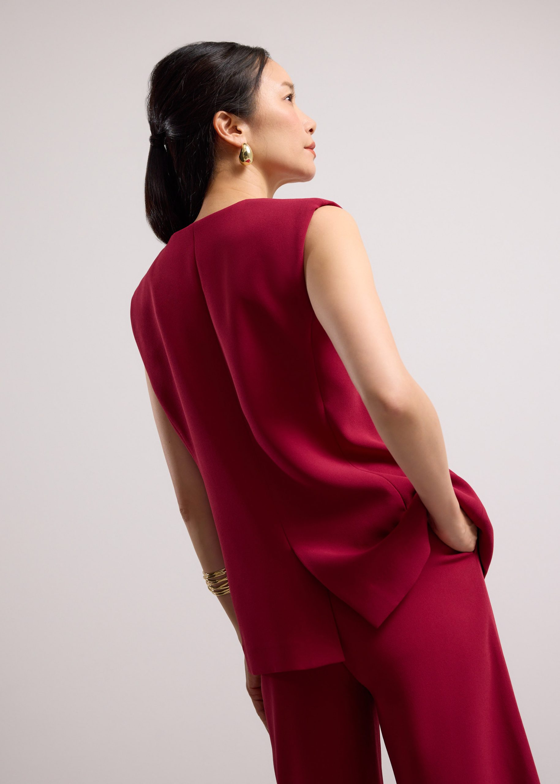 Ji-woo Relaxed Belted Shoulder Padded Crepe Longline Vest - Image 15