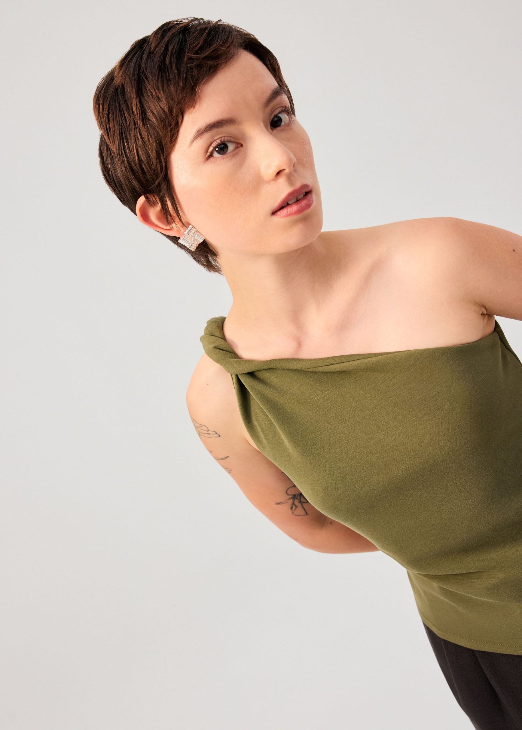 Tencel Shoulder Twist Toga Fitted Top - Image 13