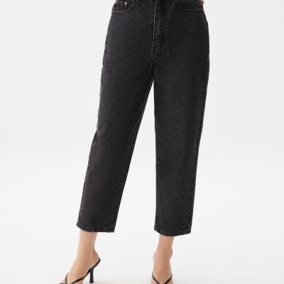 Flynn Cropped Mom Jeans
