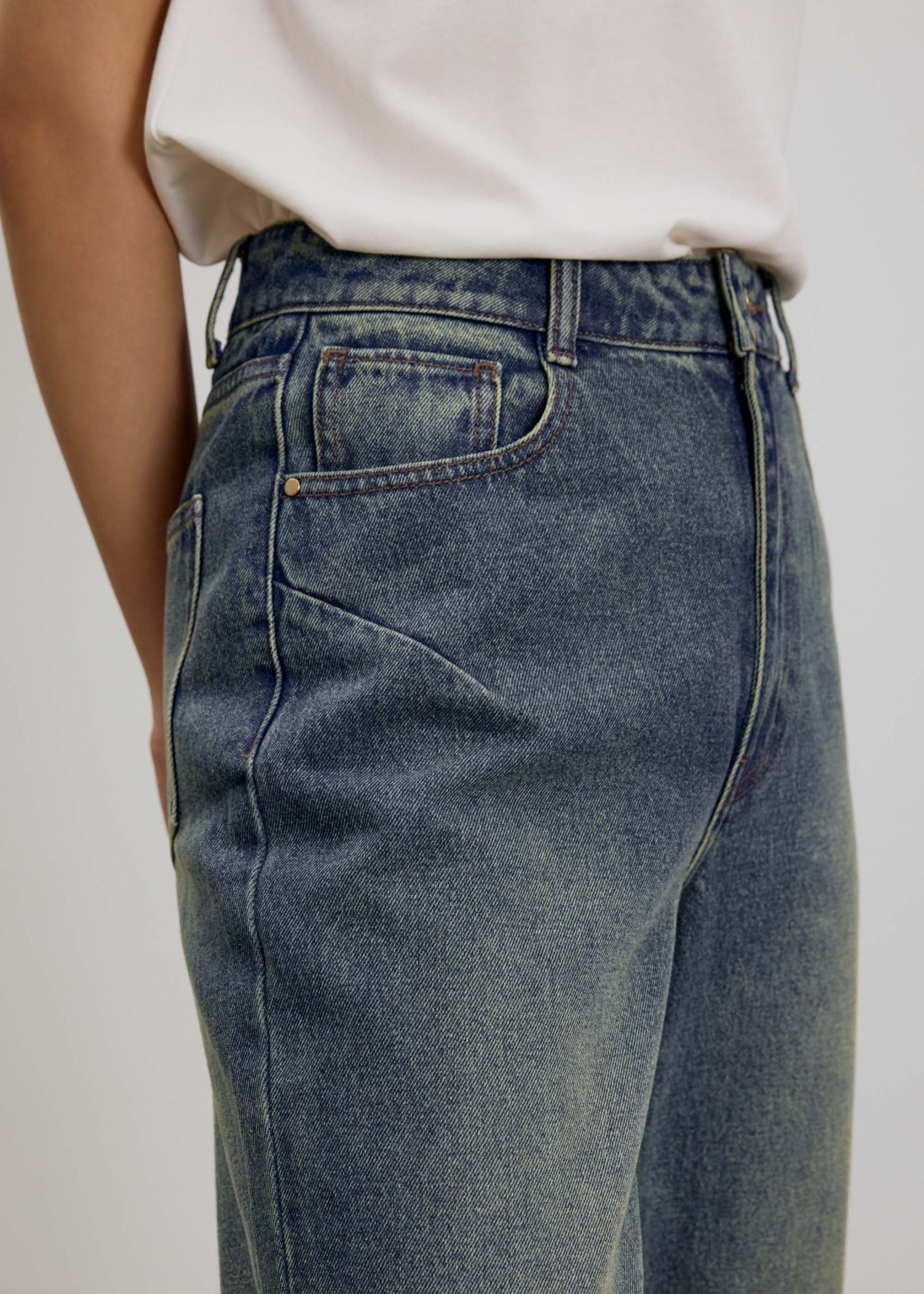 Suki Denim Slim Illusion Straight Leg Jeans - Image 9