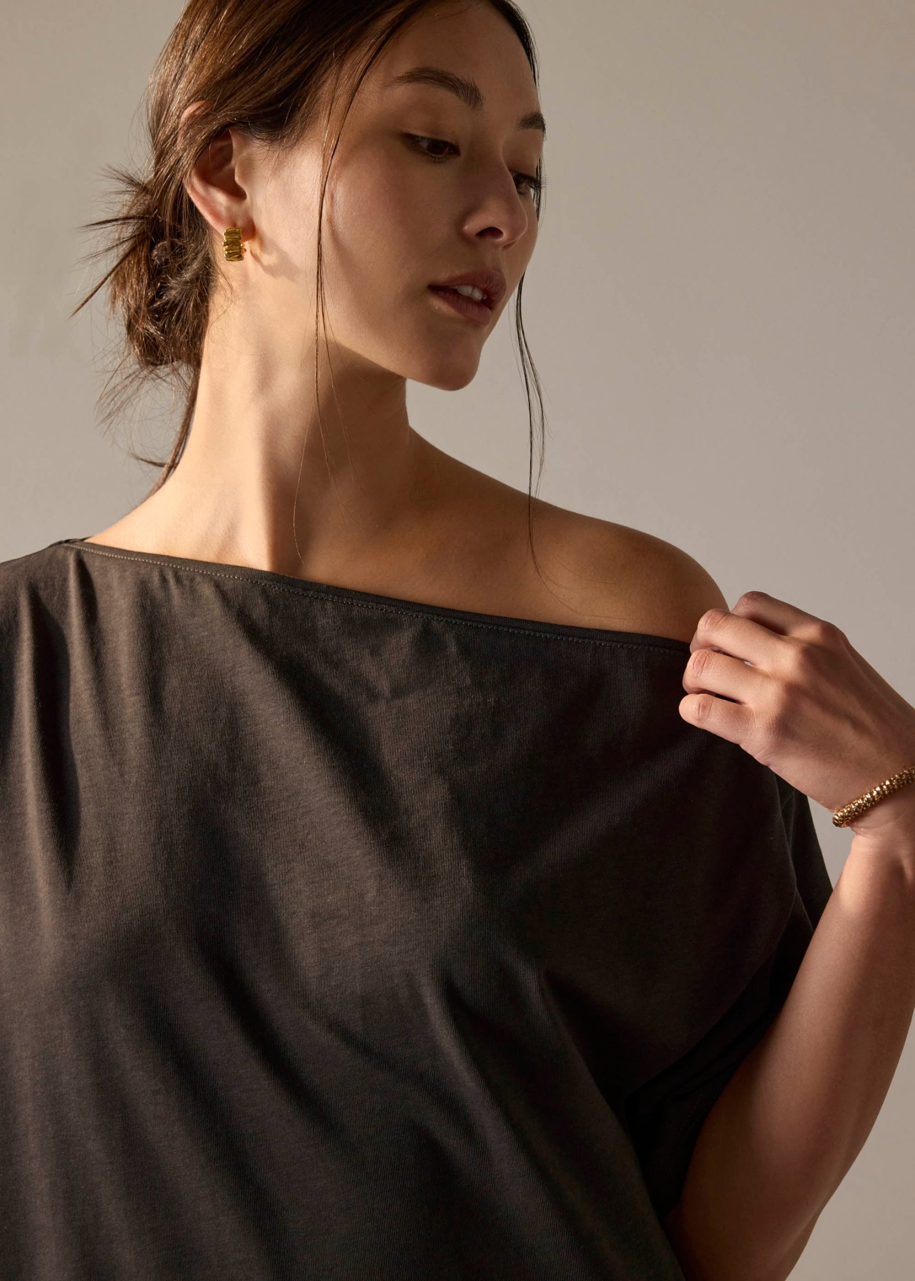 Jersey Relaxed Asymmetric Tee - Image 10