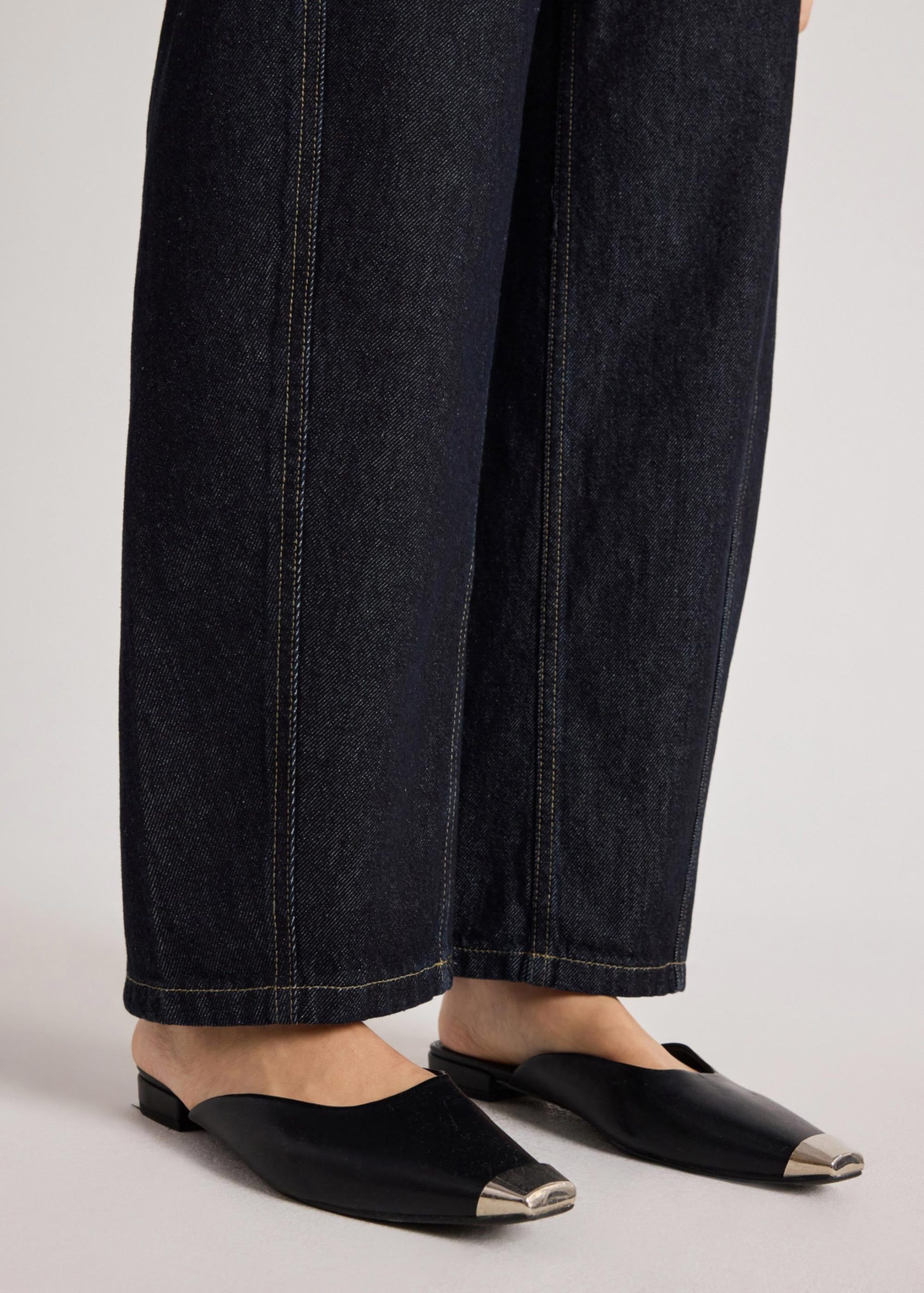 Vic Barrel Jeans - Image 16