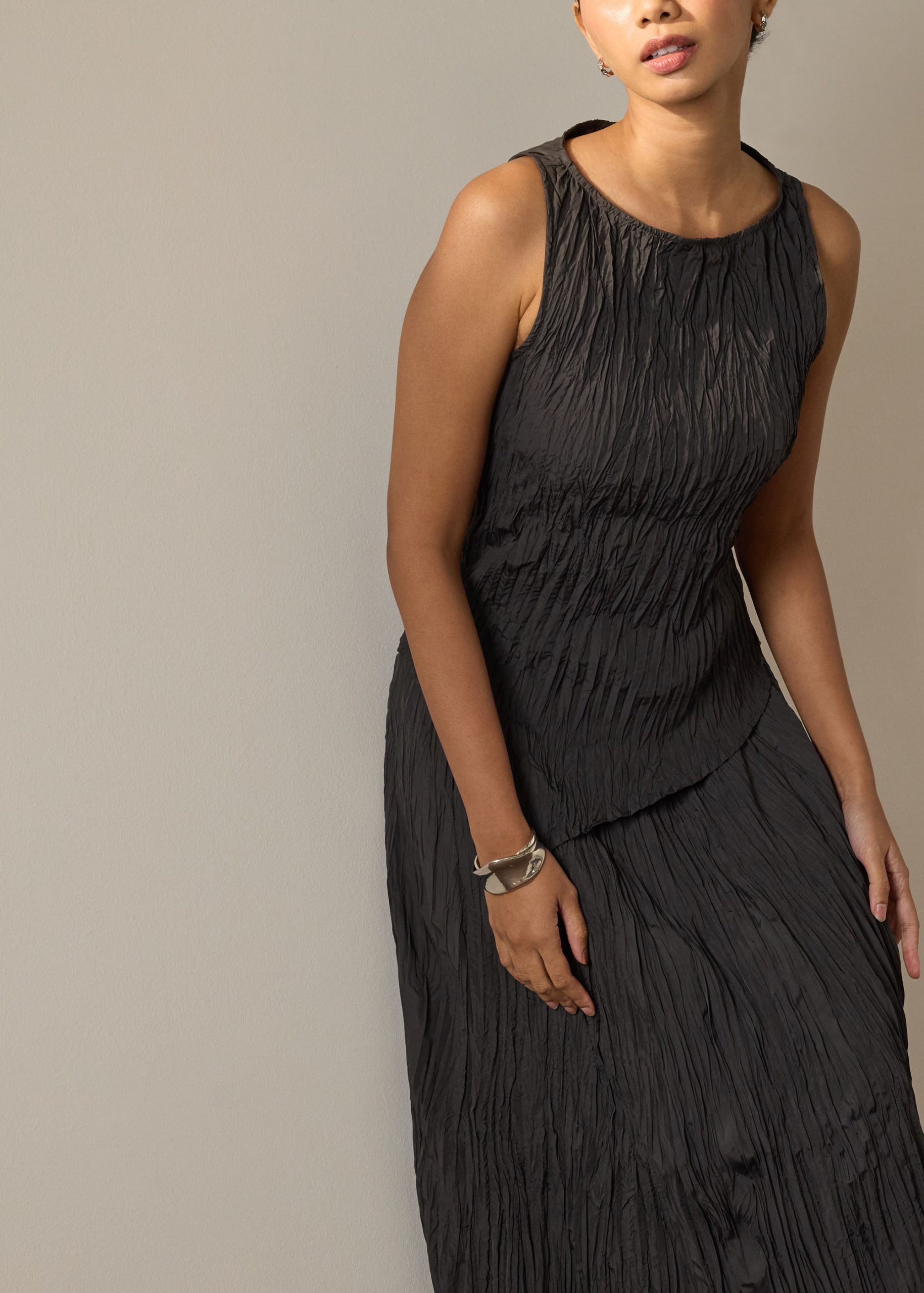 Joanne Crinkled Pleats Asymmetric Hem Top - Image 11