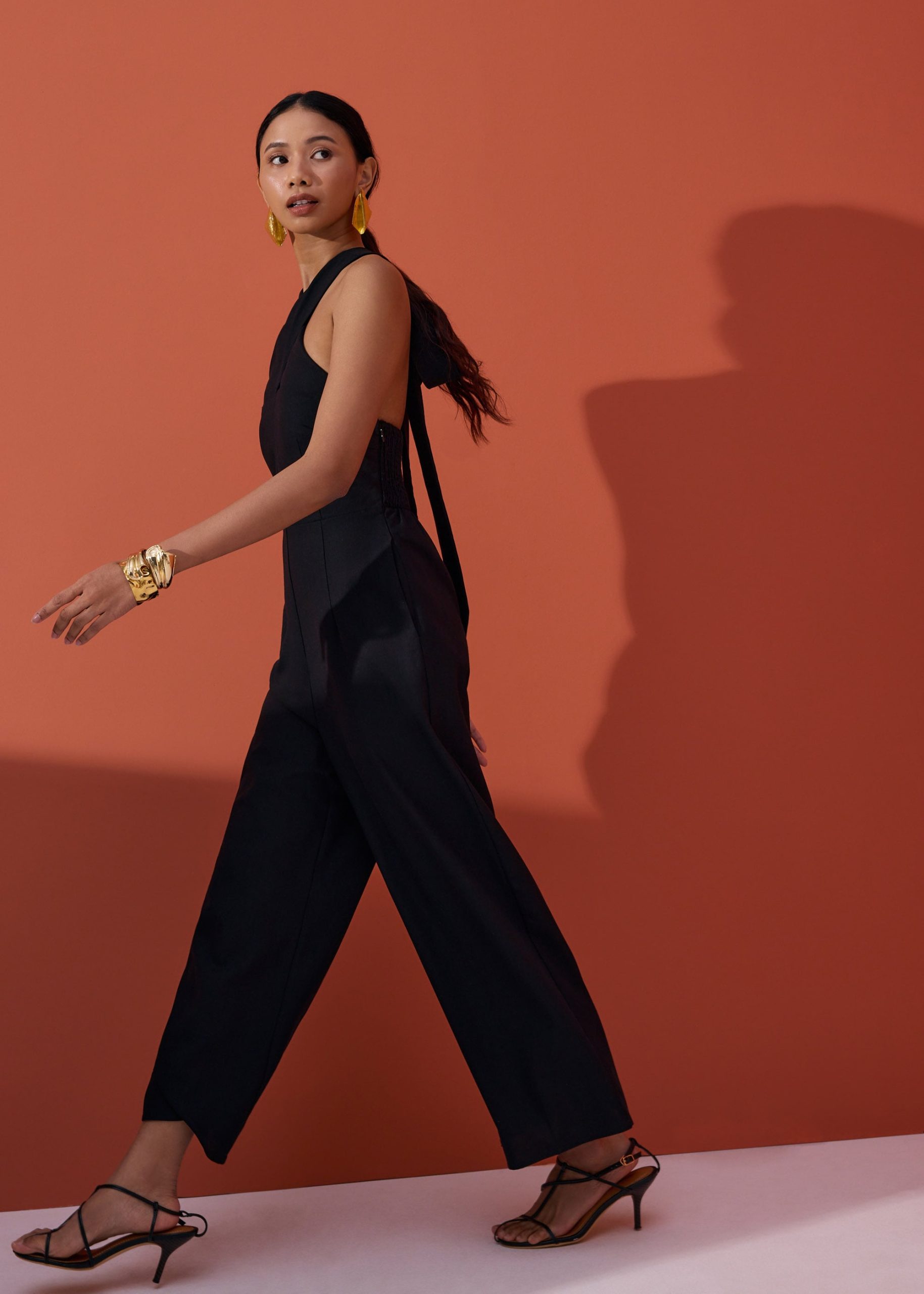 BraFree by LB Multi-way Linen Halter Jumpsuit - Image 5