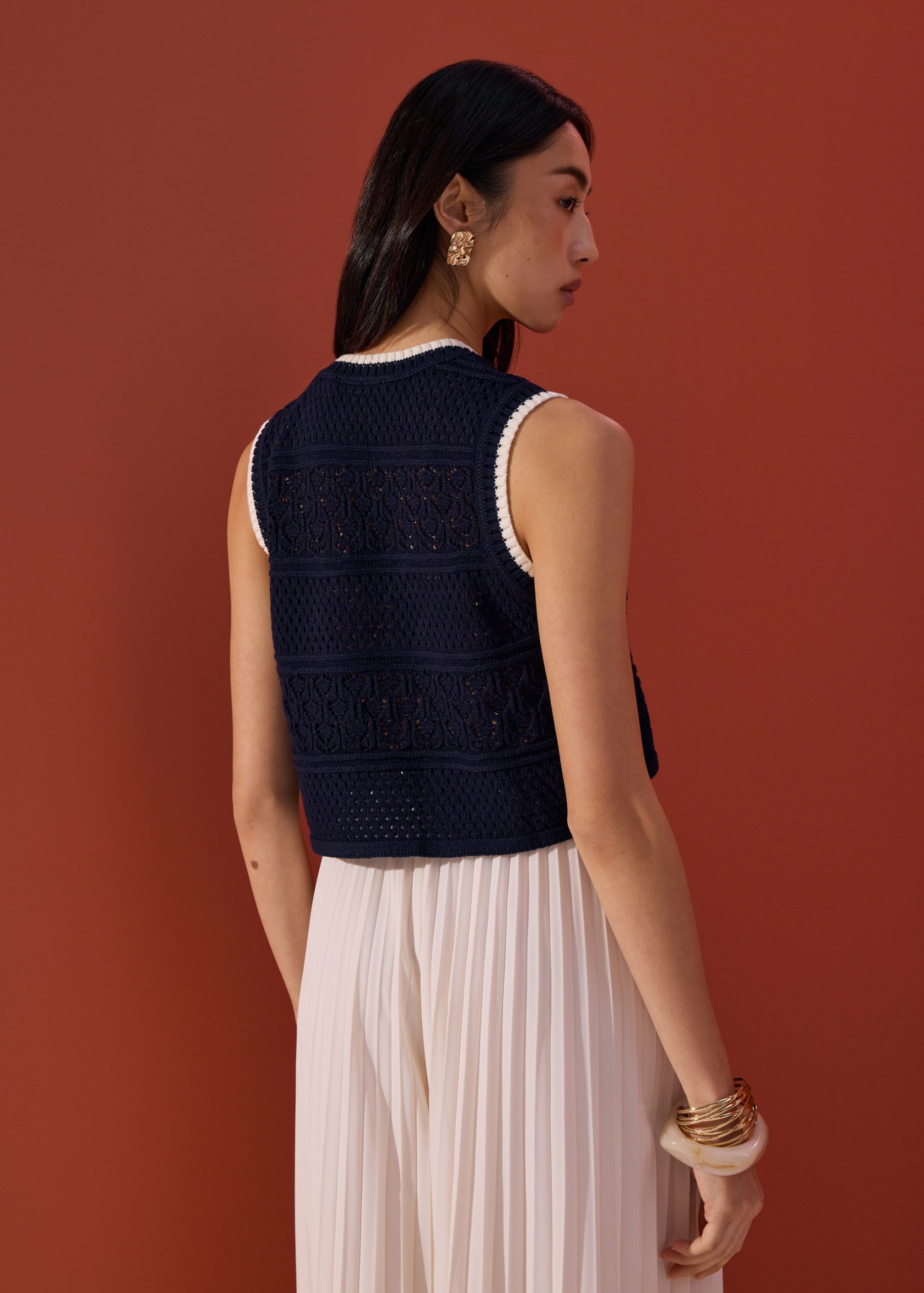 Pointelle Contrast Knit V-neck Crop Shell Top - Image 12