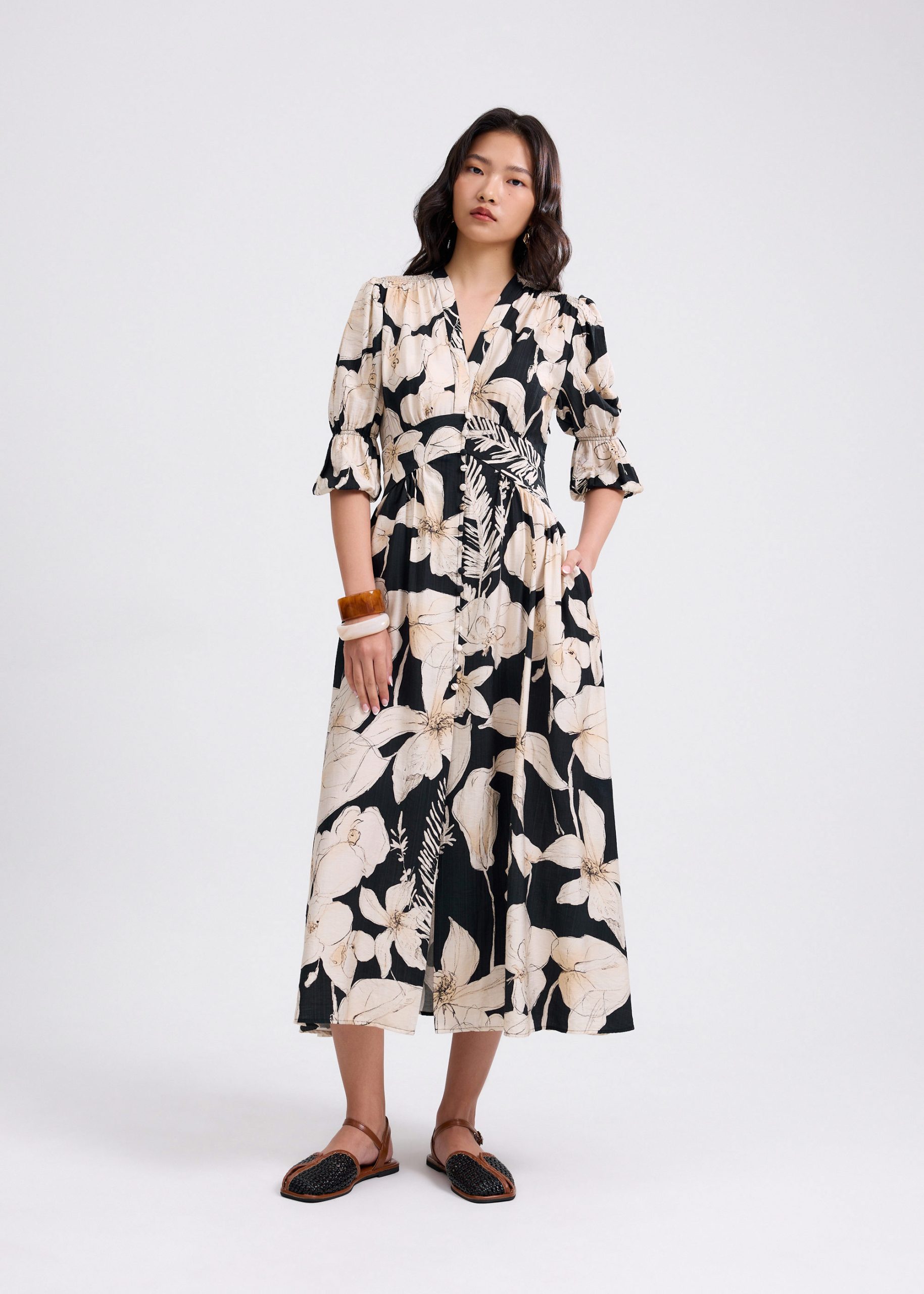 V-neck Puff Sleeve Fit & Flare Midaxi Dress in Garden City Blooms - Image 4