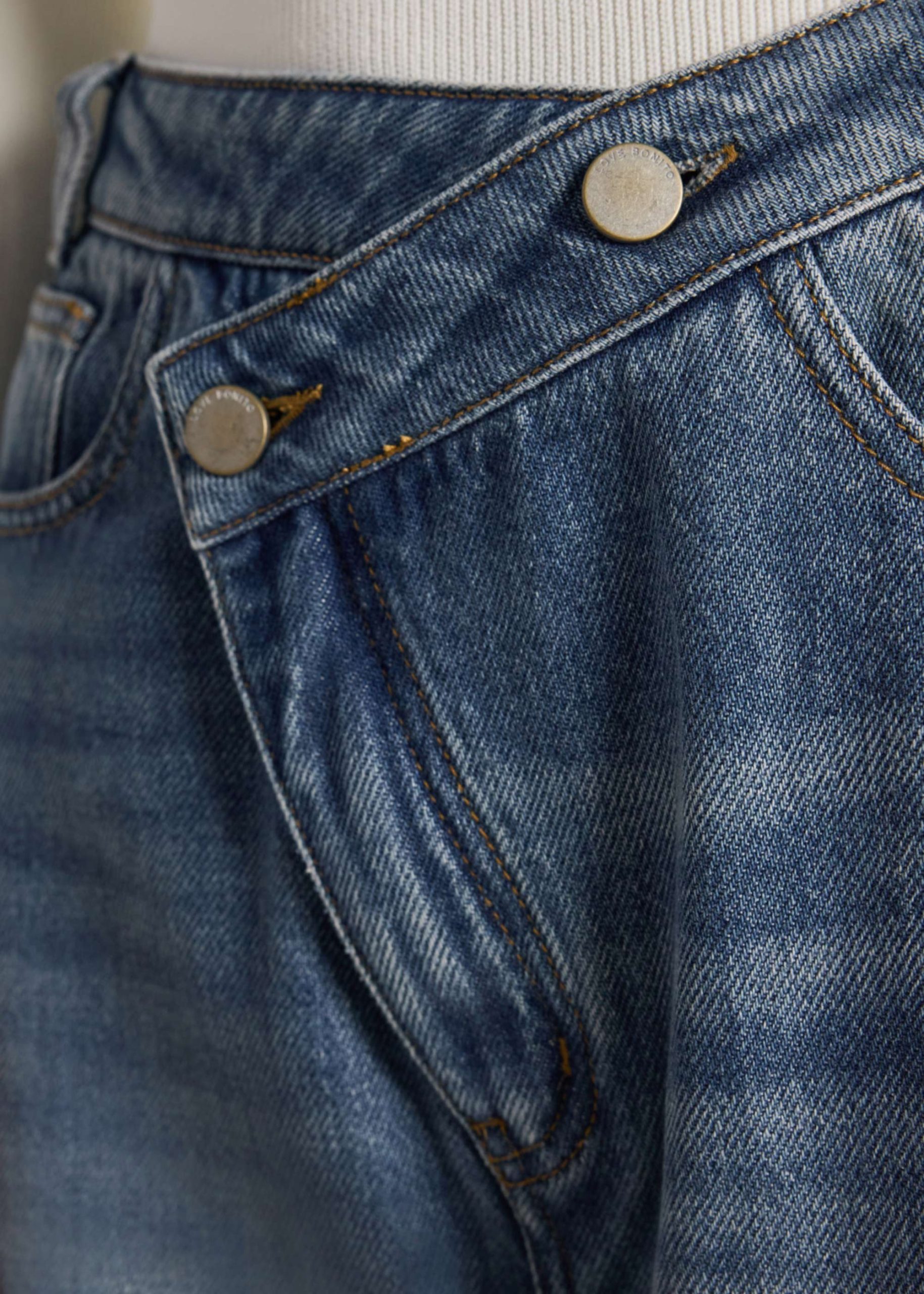 Leggy??Cross Over Jeans - Image 7