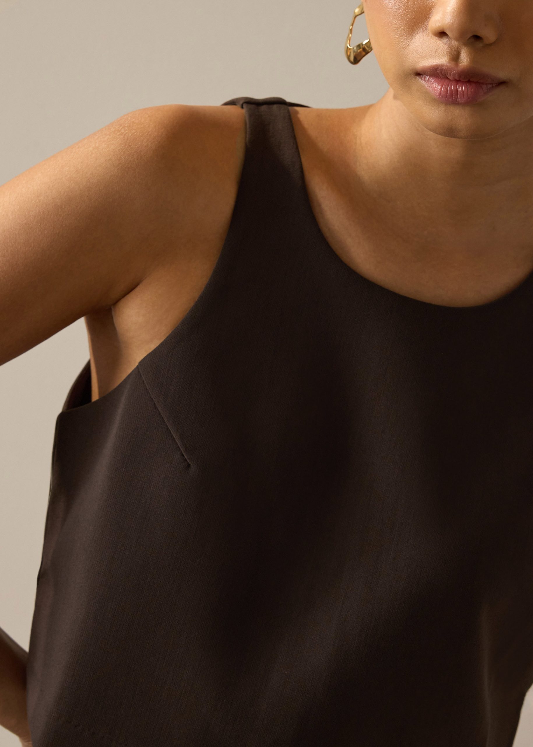 Carla Round Neck Crop Shell Top - Image 15