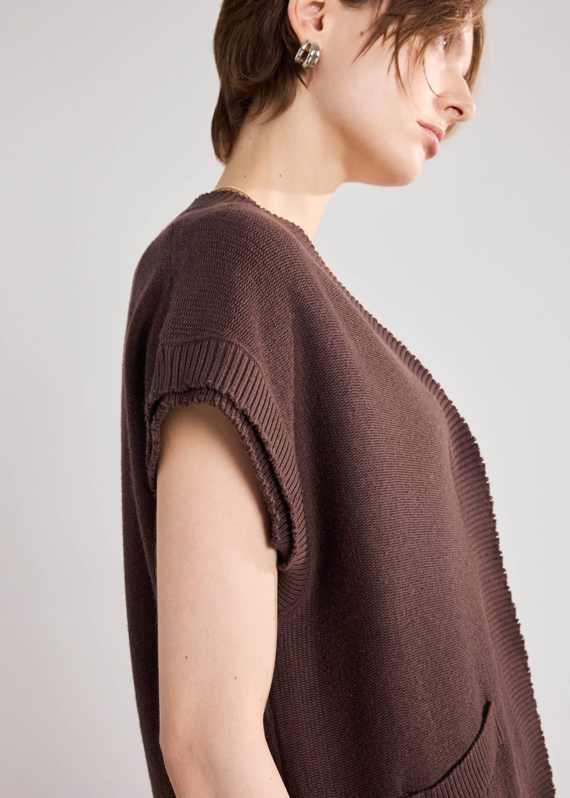 Oversized Knit Vest - Image 12