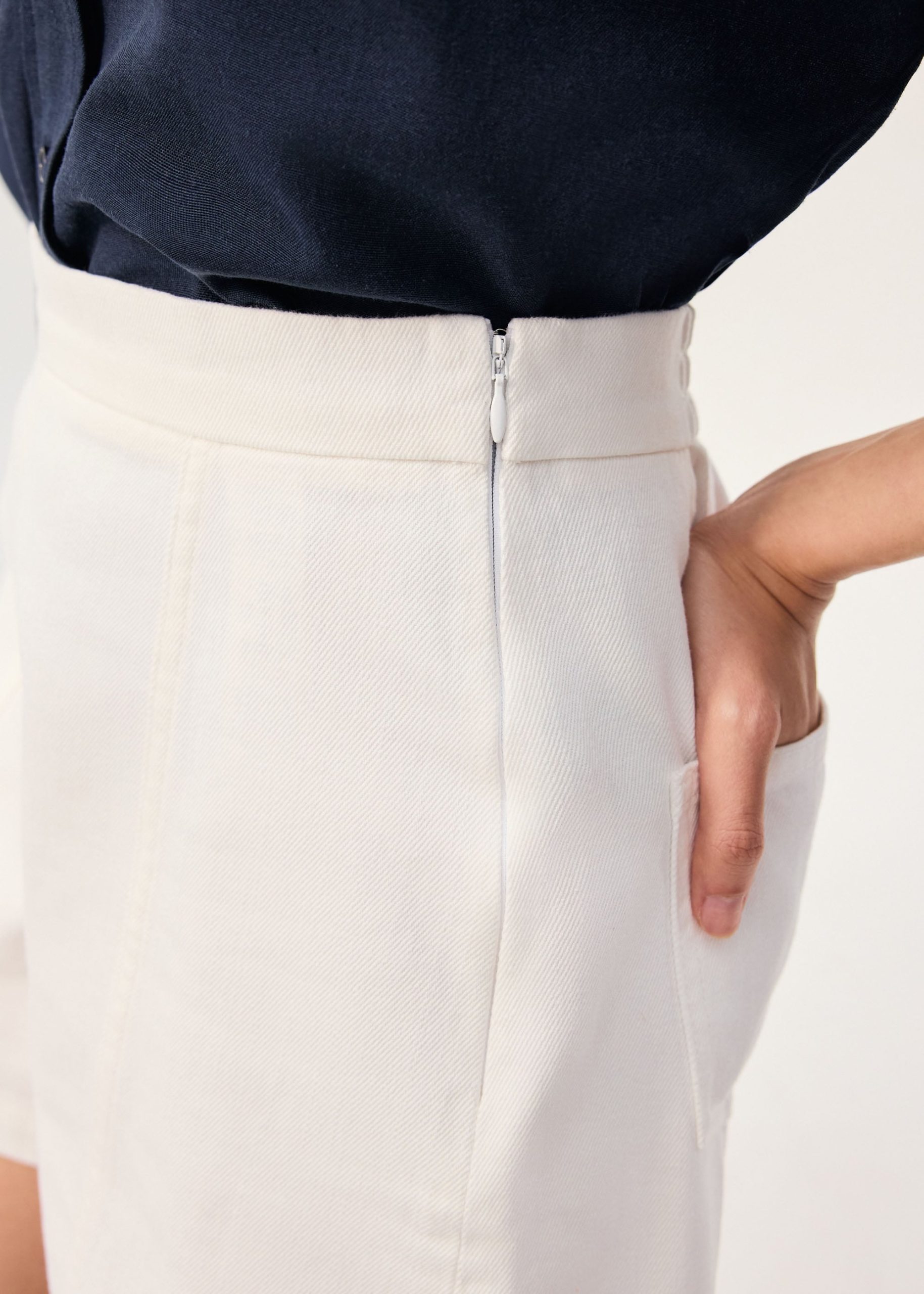 Elastic Denim Mid Waist A-line Shorts - Image 4