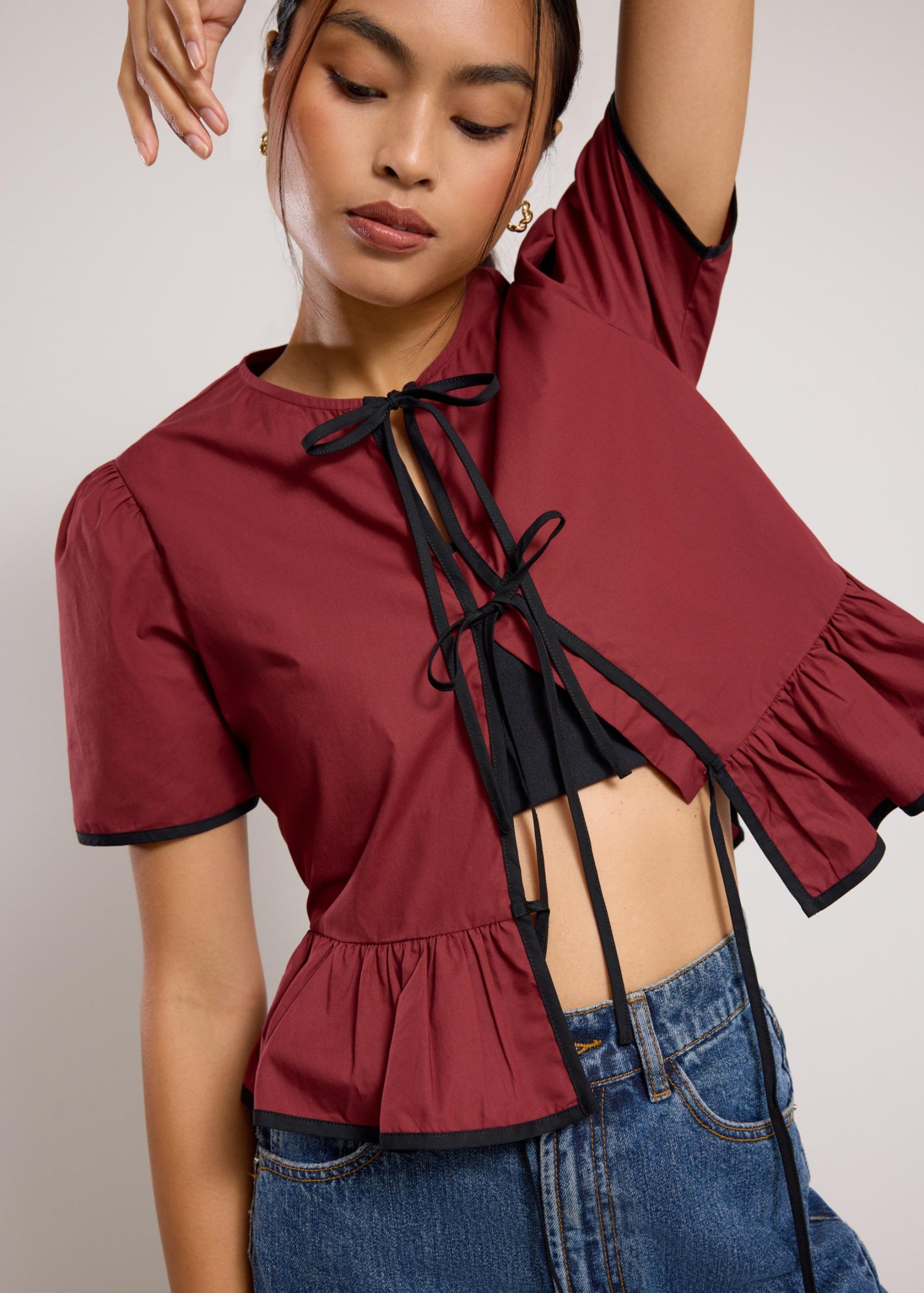 Contrast Piping Round Neck Front Tie Peplum Top - Image 3