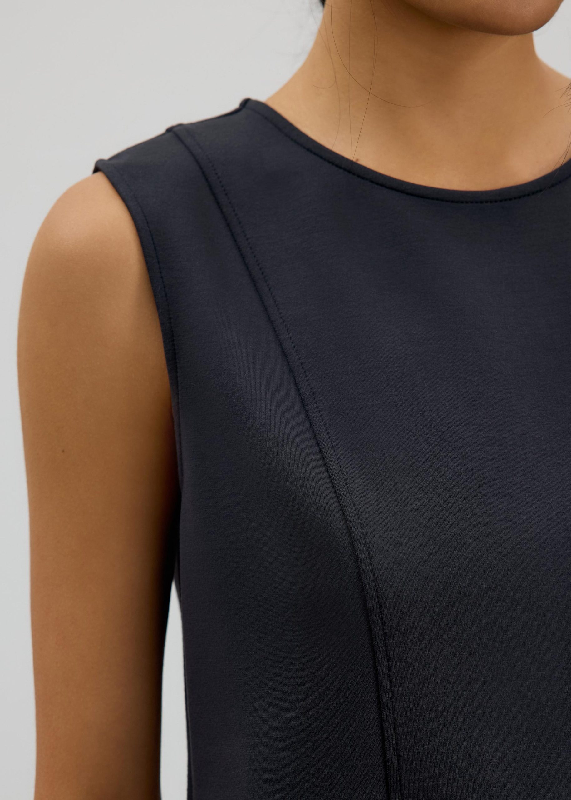 Relaxed Neoprene Crop Tee - Image 8