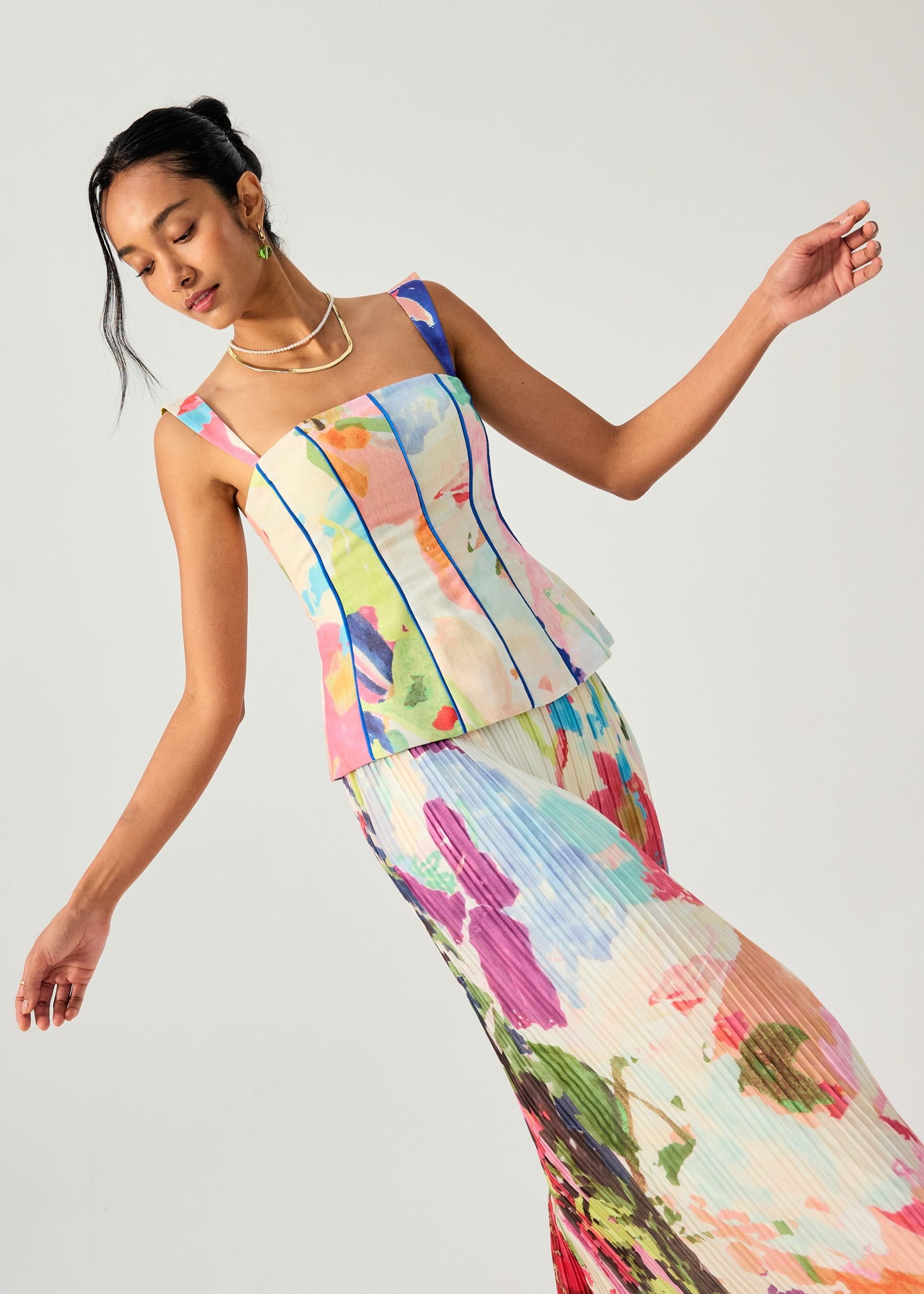 Elastic Georgette Pleated Mid Waist Column Maxi Skirt in Vivid Blooms - Image 2