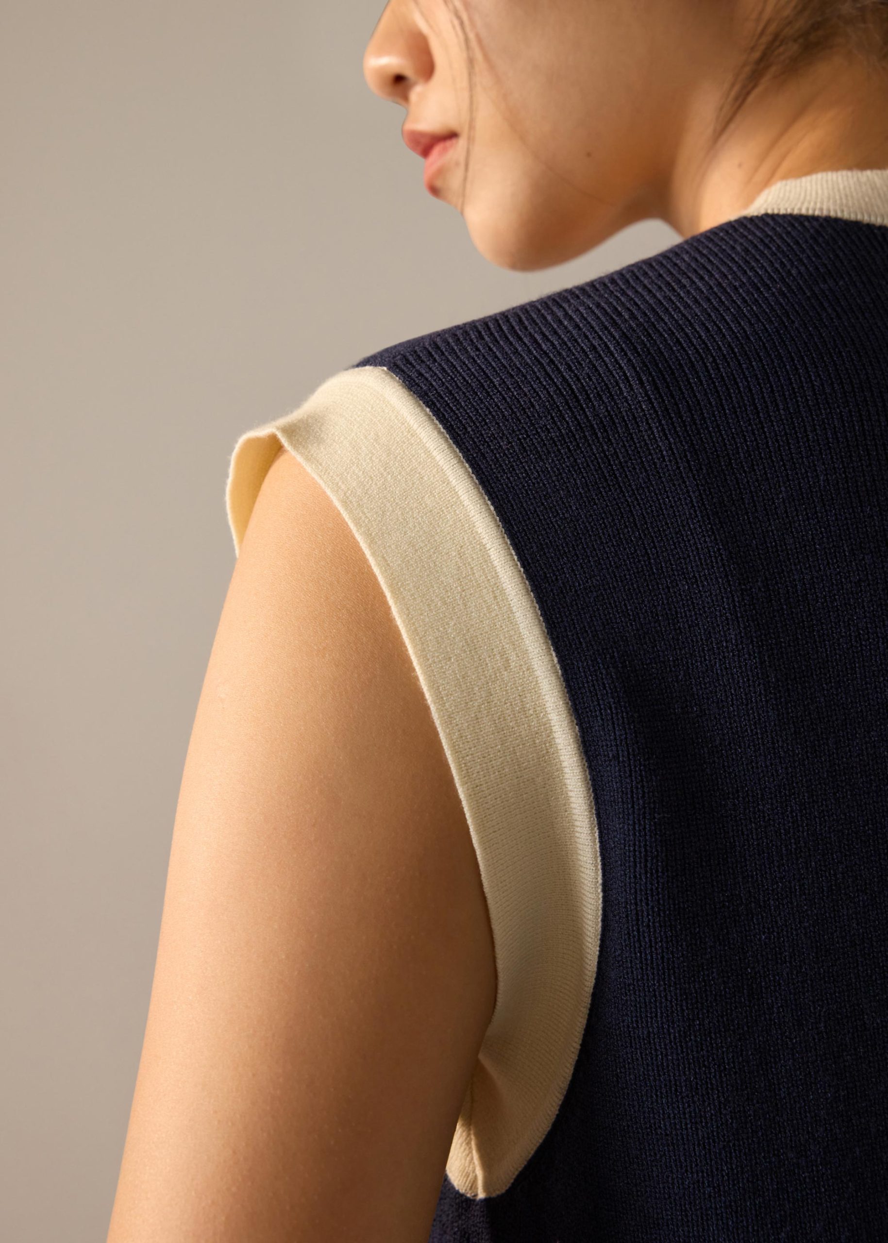 Relaxed Contrast Knit Vest - Image 17